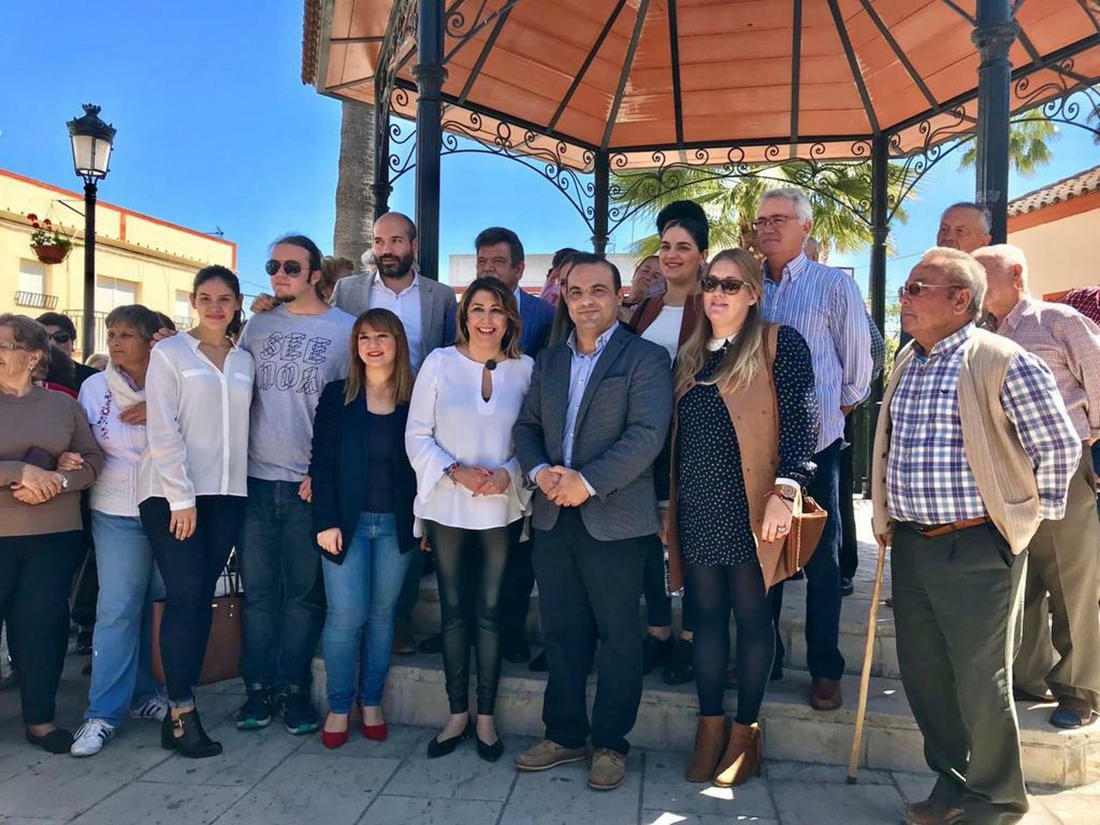 La candidatura del PSOE en El Palmar de Troya, con Susana Díaz.