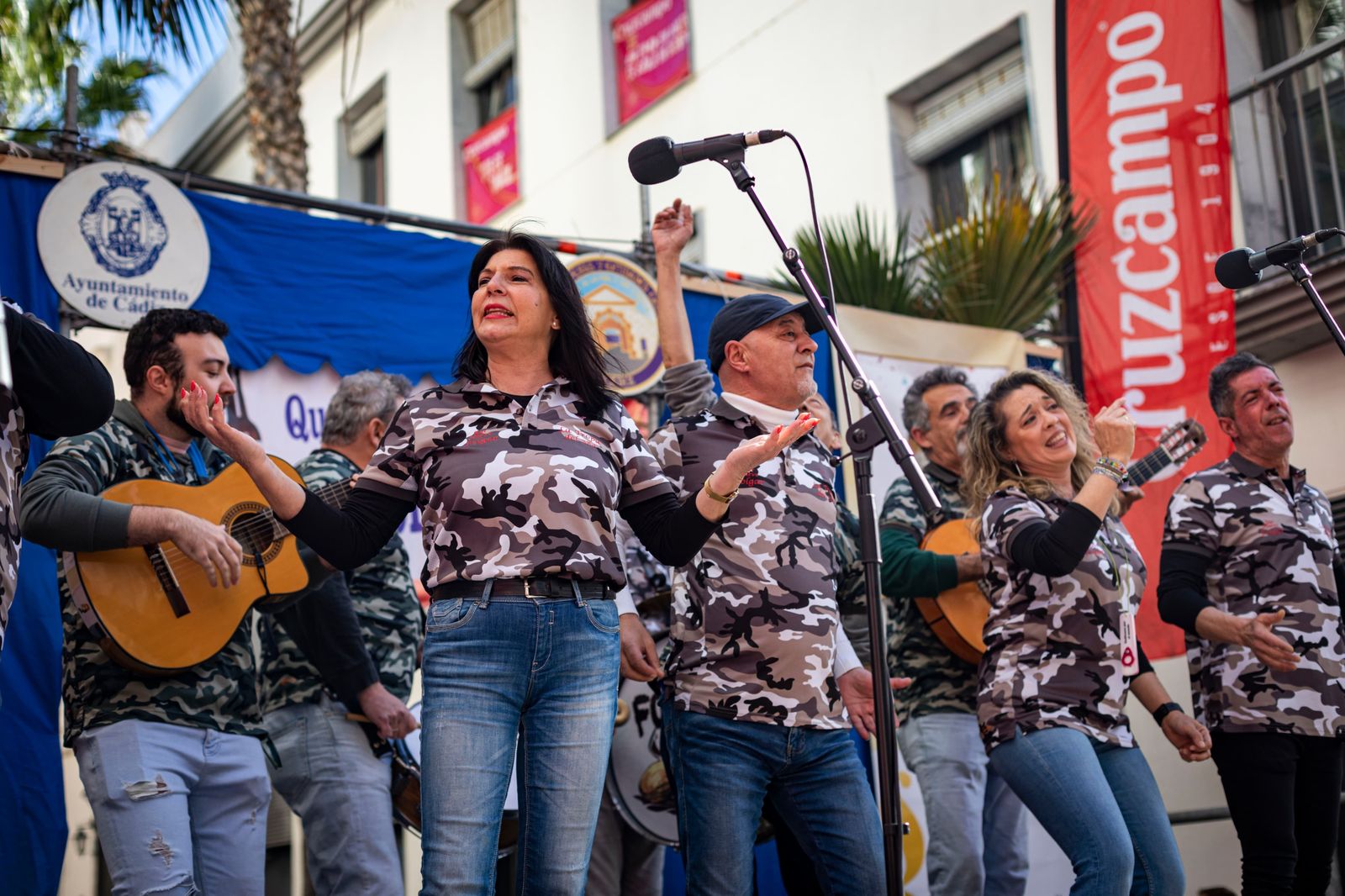 Búscate entre las mejores imágenes de la Erizada 2024 del Carnaval de Cádiz