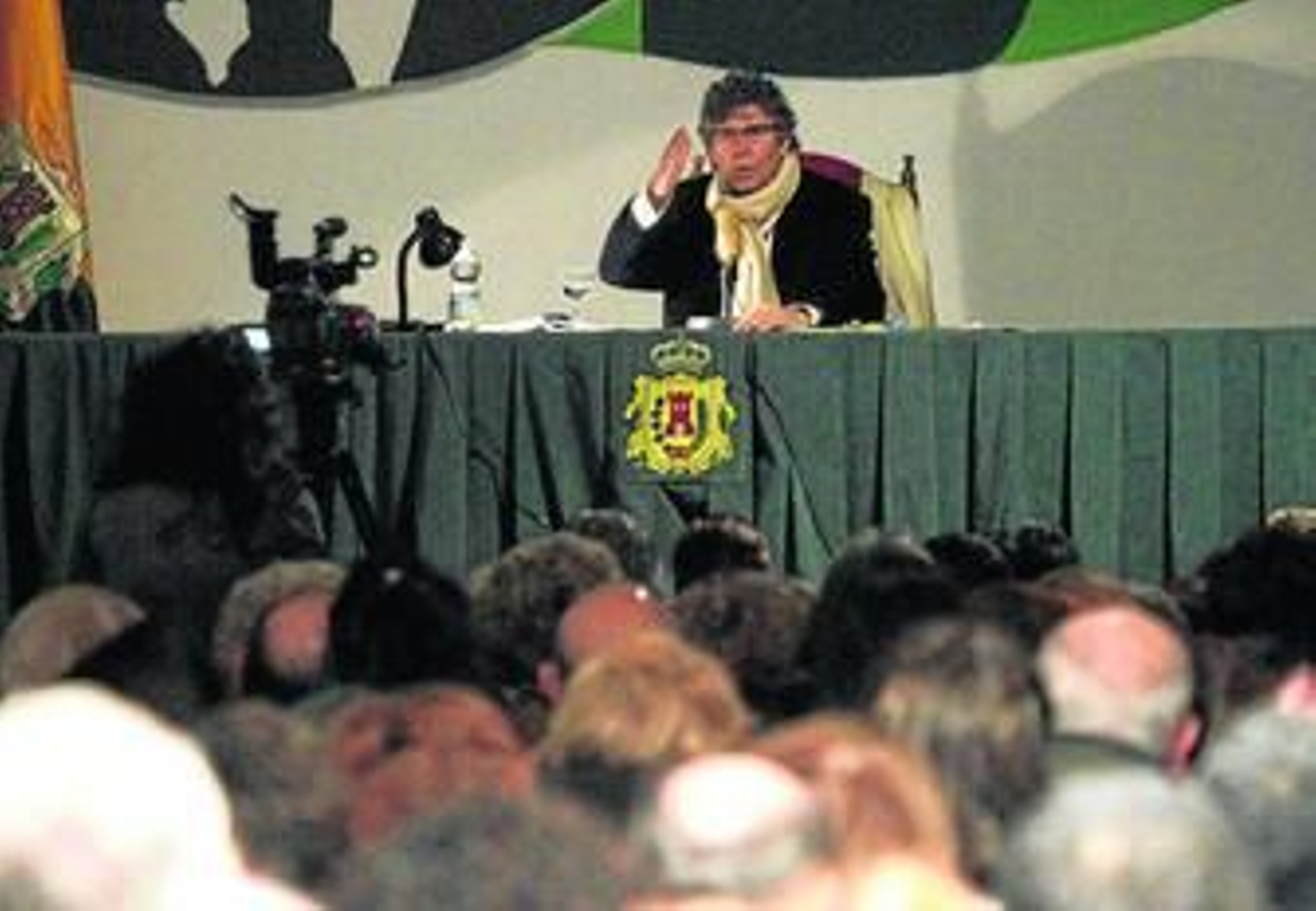 Jesús Quintero, en un momento de su intervención en el edificio El Pósito.