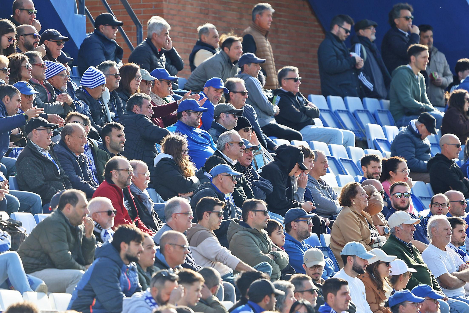Búscate en las gradas en el Nuevo Colombino en el Recreativo de Huelva - Atlético Antoniano
