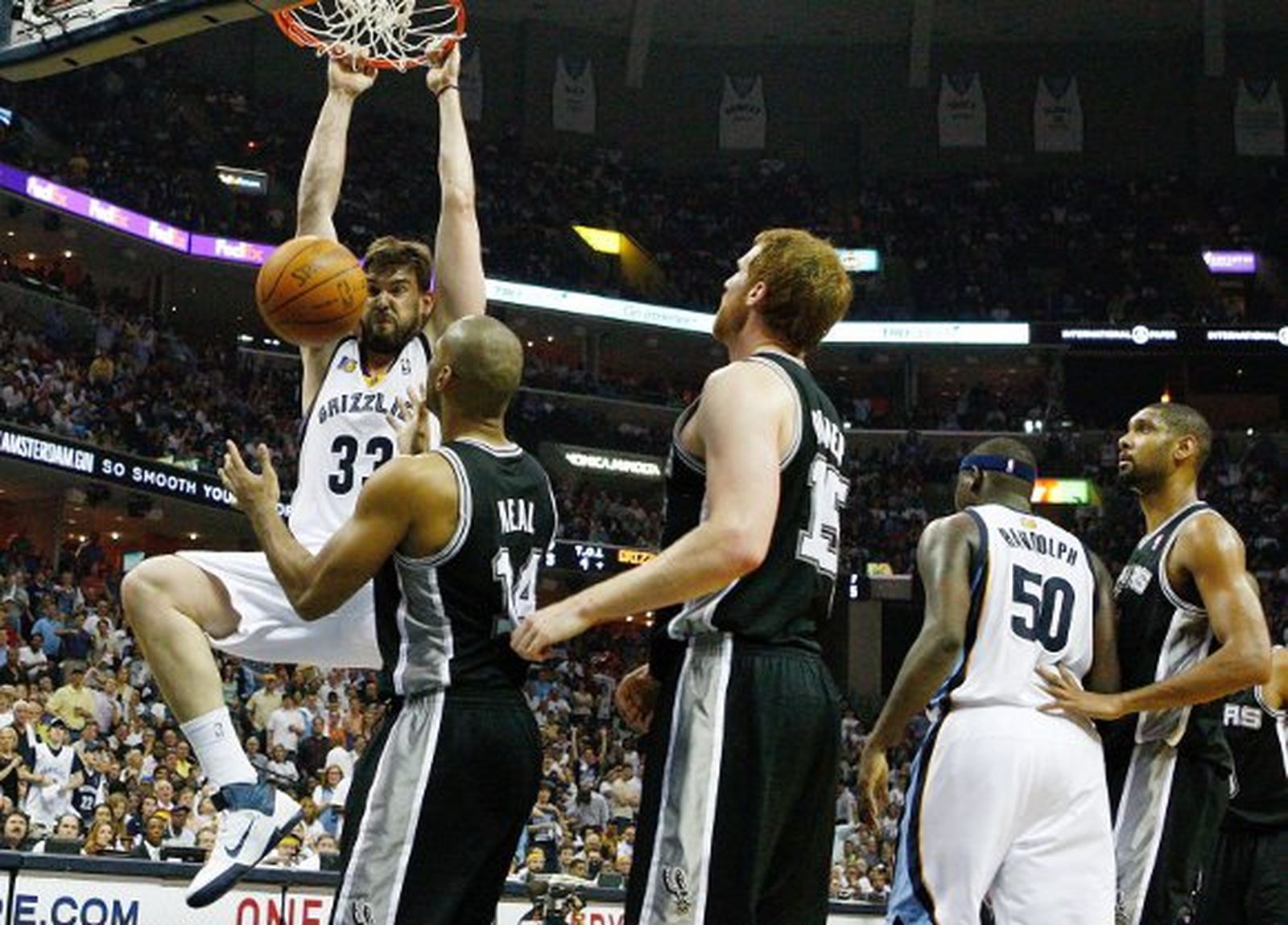 Marc Gasol hace historia con Memphis (99-91)