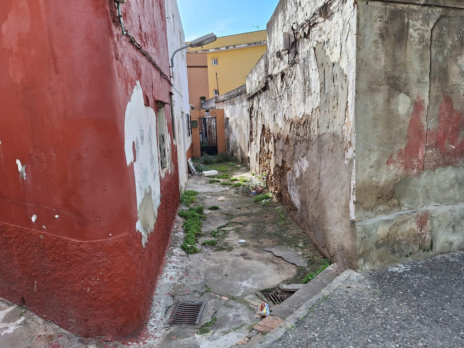 Uno de los muchos callejones sin salida de La Bajadilla. Uno de los muchos callejones sin salida de La Bajadilla.
