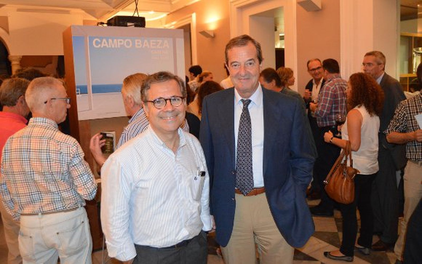 Tomás Carranza y Alfonso Jiménez, tras finalizar la conferencia.

Foto: Ignacio Casas de Ciria