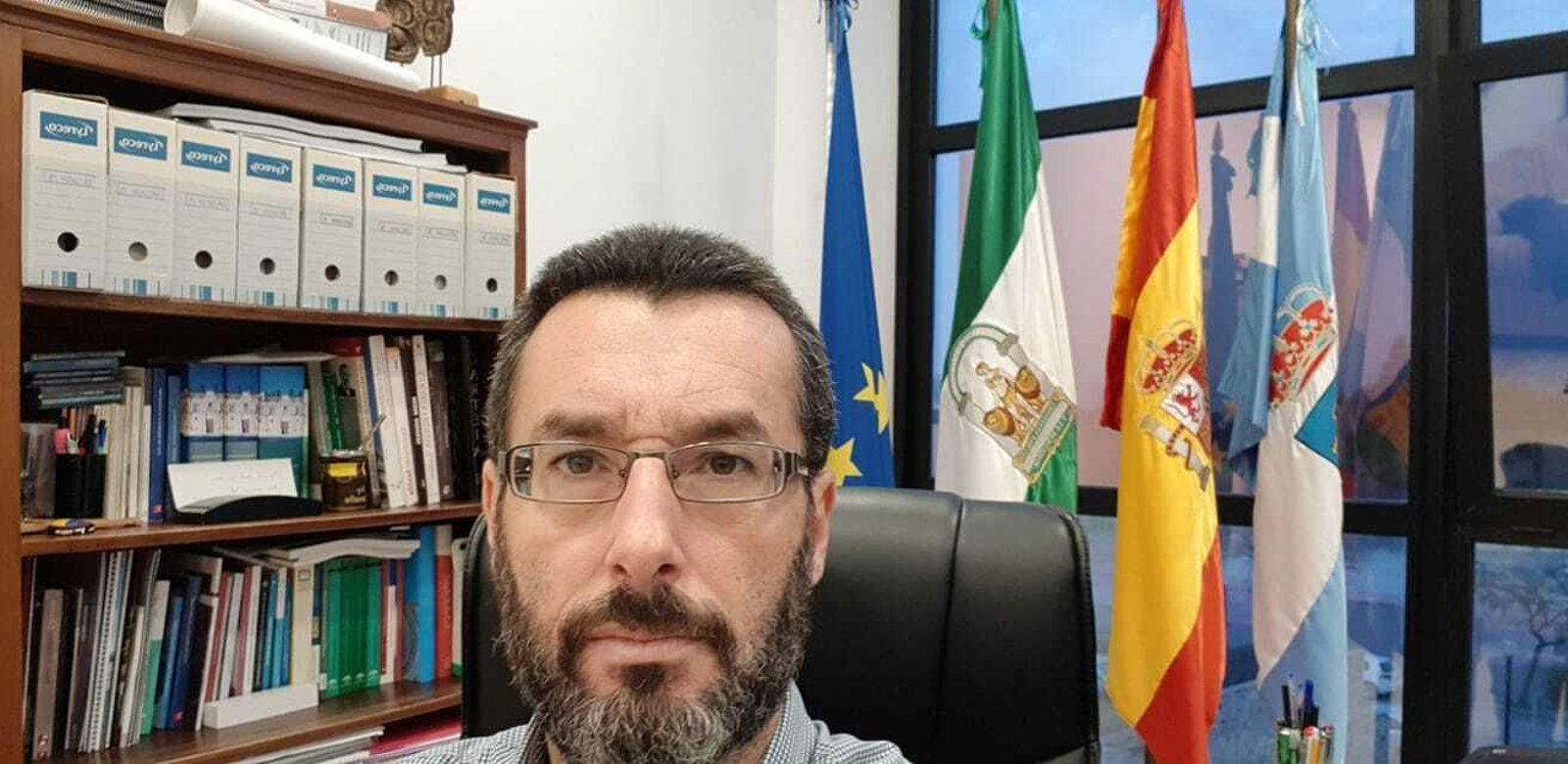 Juan Franco, alcalde de La Línea, este lunes en su despacho.
