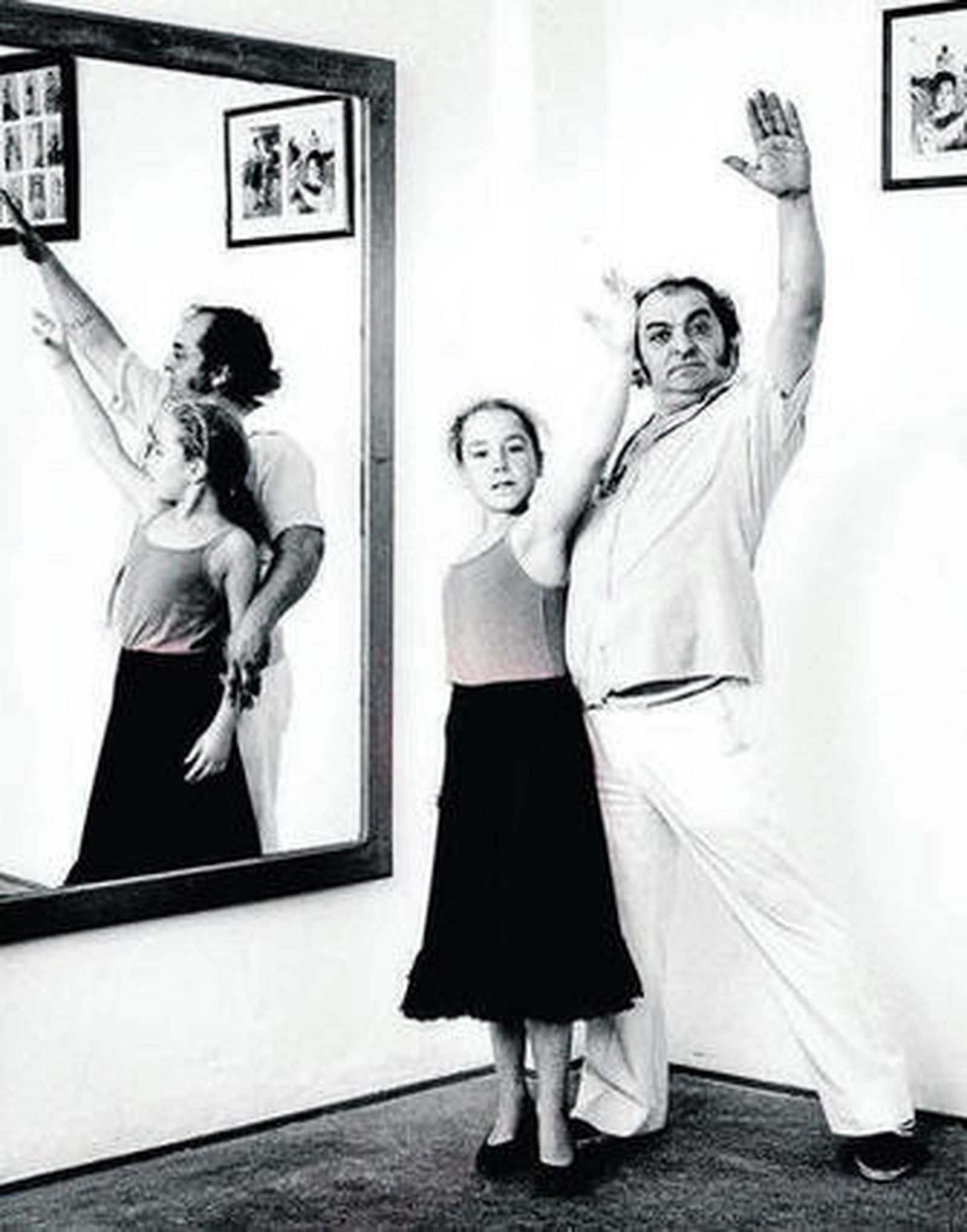 'Gitanos en Granada', fotografía de Inge Morath, una autora que supo captar el alma de España en sus retratos.