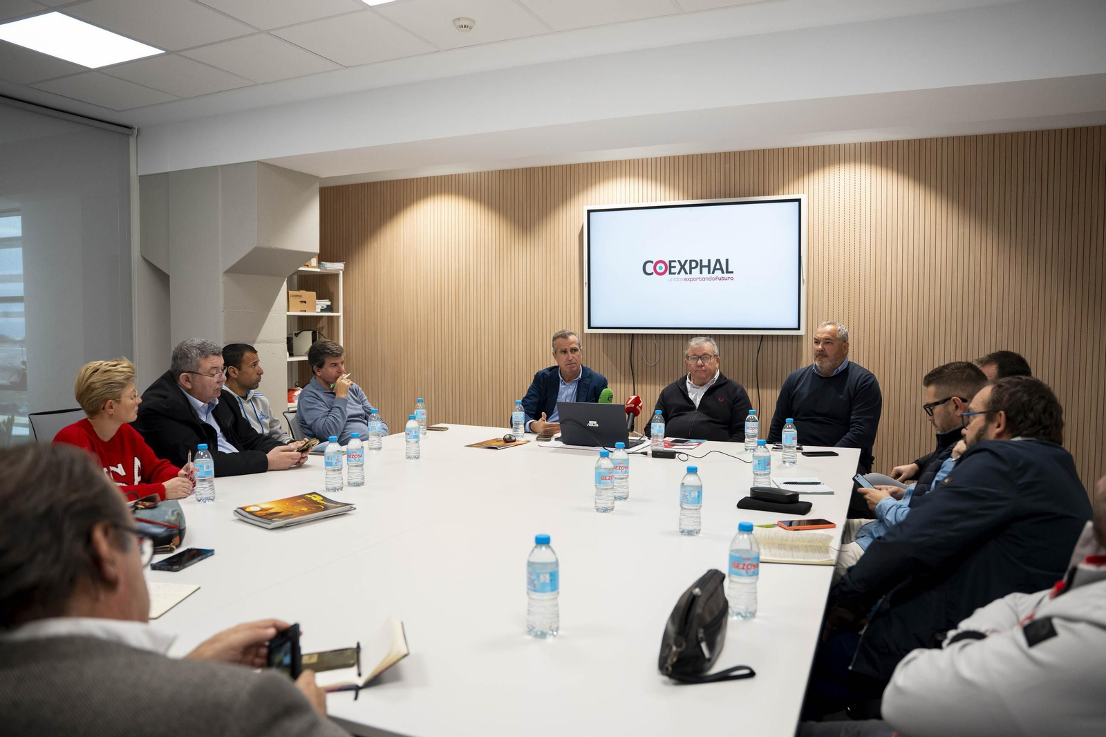 Rueda de prensa ante los periodistas almerienses.