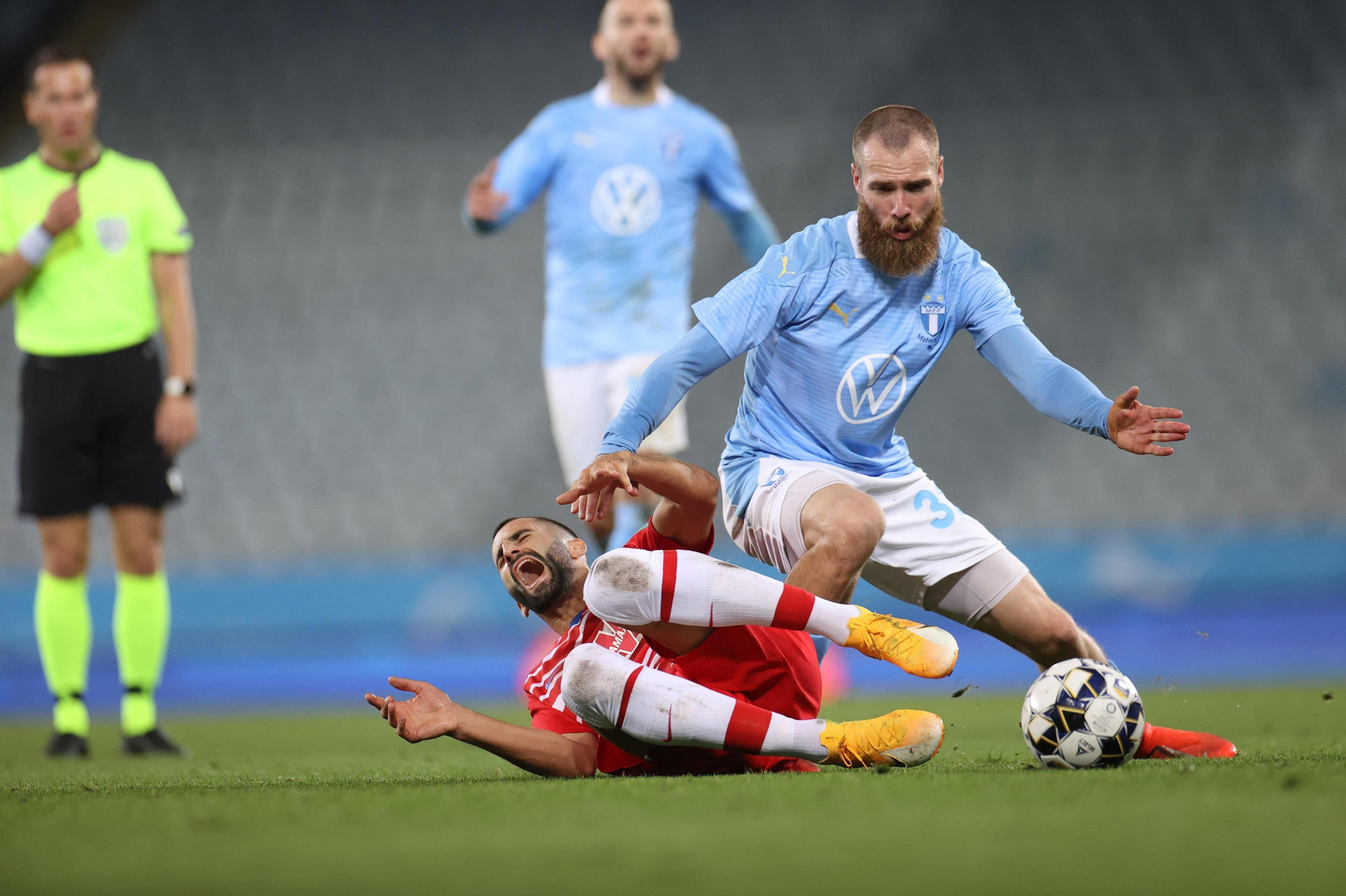 El equipo sueco se empleó con mucha dureza durante todo el encuentro.