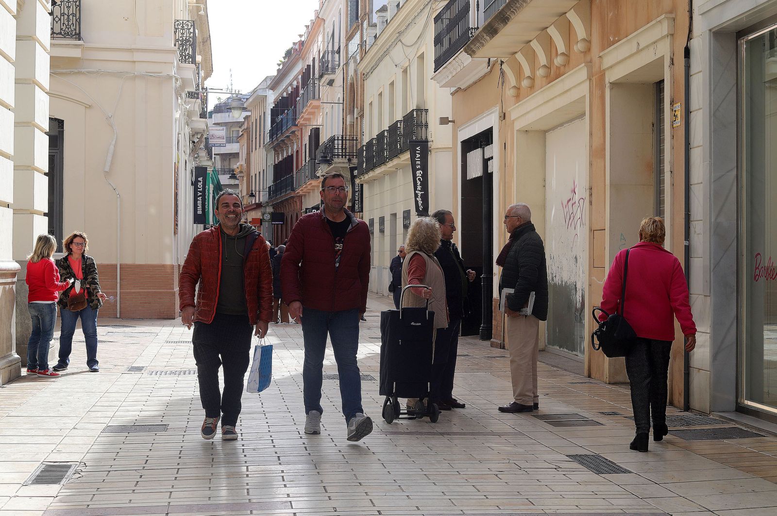 Imágenes del ambiente en la mañana de carnaval en Huelva
