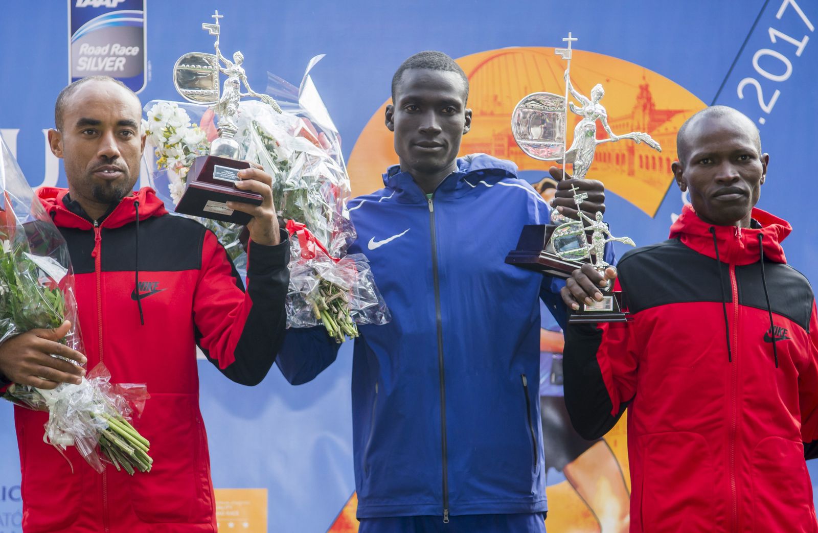 Las imágenes del Zurich Maratón de Sevilla.