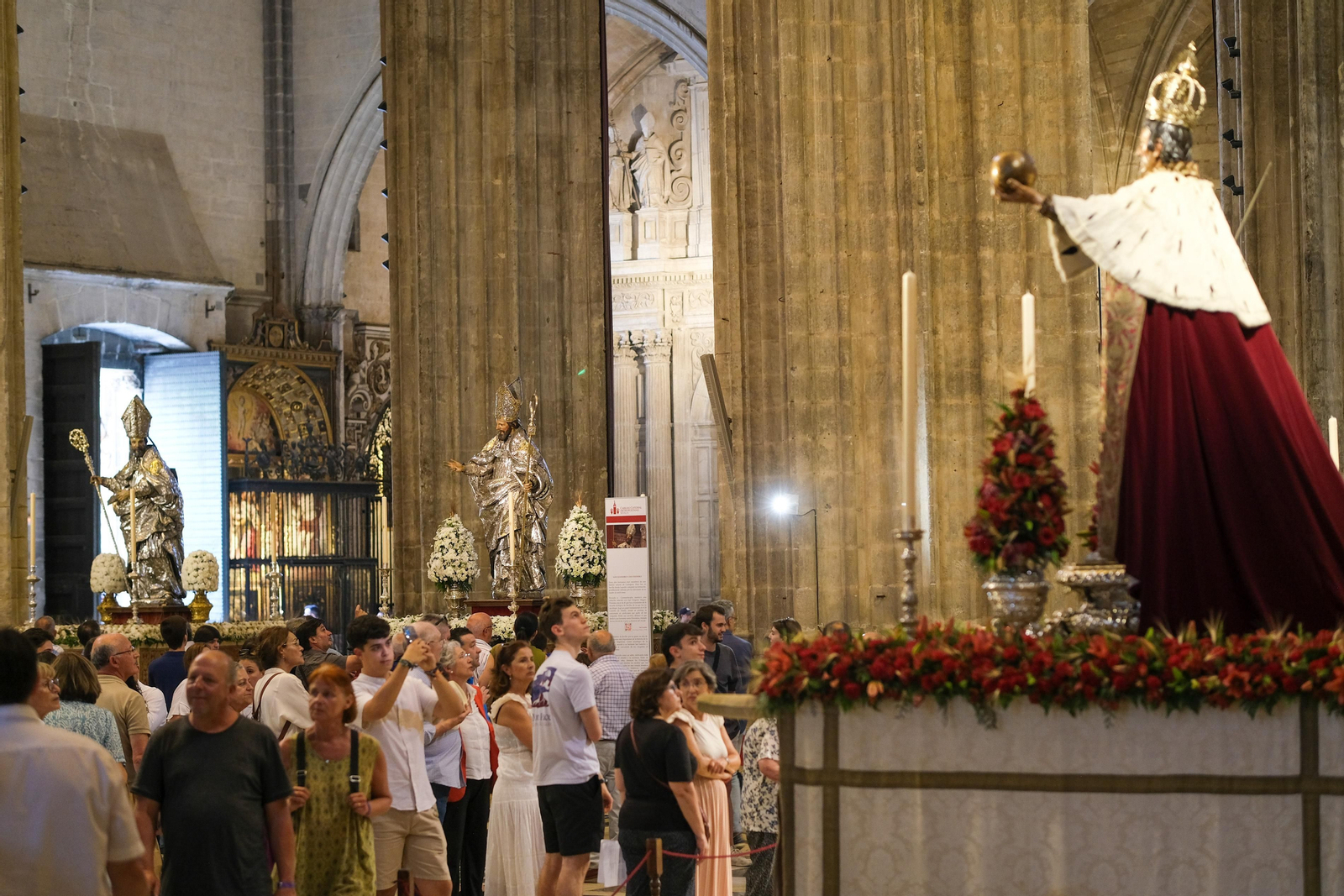Preparativos, altares, escaparates, balcones para el Corpus