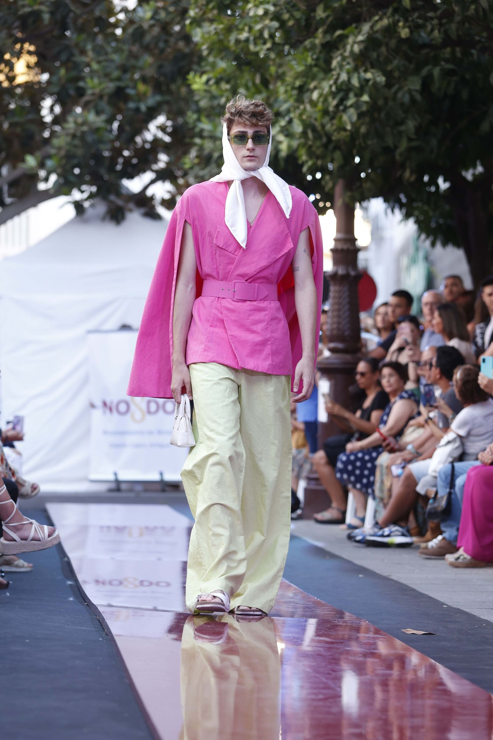 Las imágenes del Desfile de Jóvenes Diseñadores en la Plaza de la Magdalena