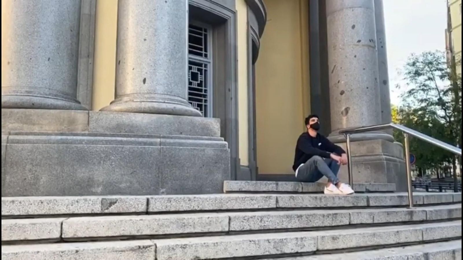 Miguel Navarro, el 'Lucas 2020', a las puertas de la antigua Facultad de Medicina.