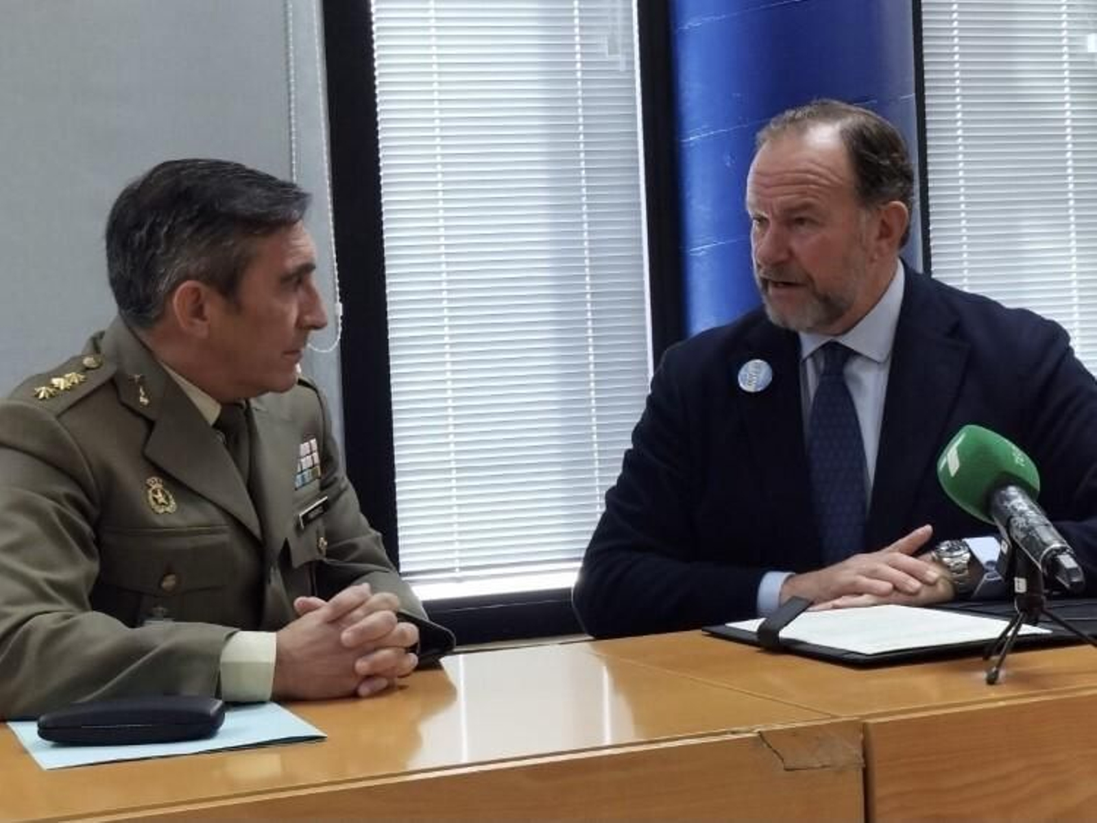 Amós Paramio dialoga con José Luis García-Palacios.