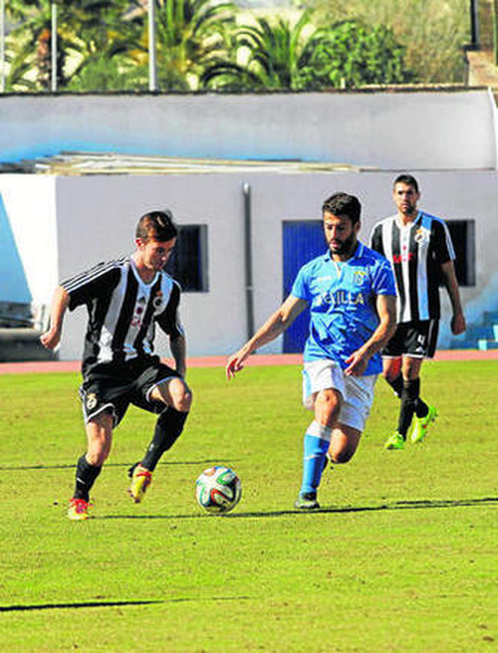 Chico Rubio, que debutó, en uno de sus primeros controles como jugador de Segunda B.