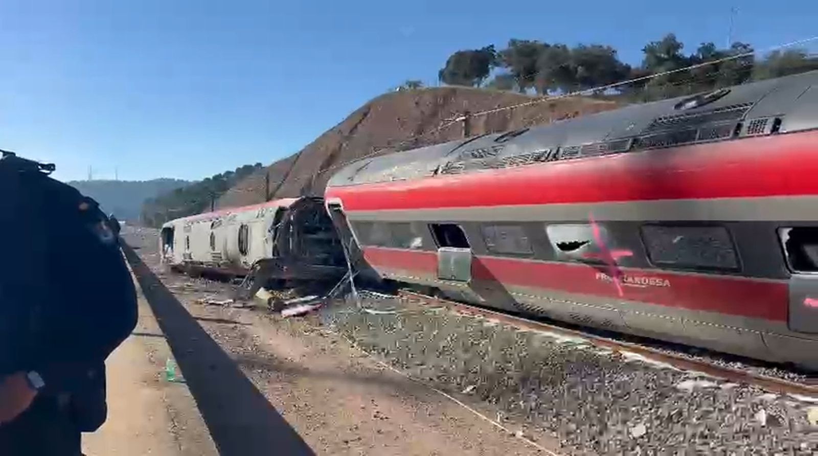 En las vías del tren: Así están las vías tras el accidente ferroviario