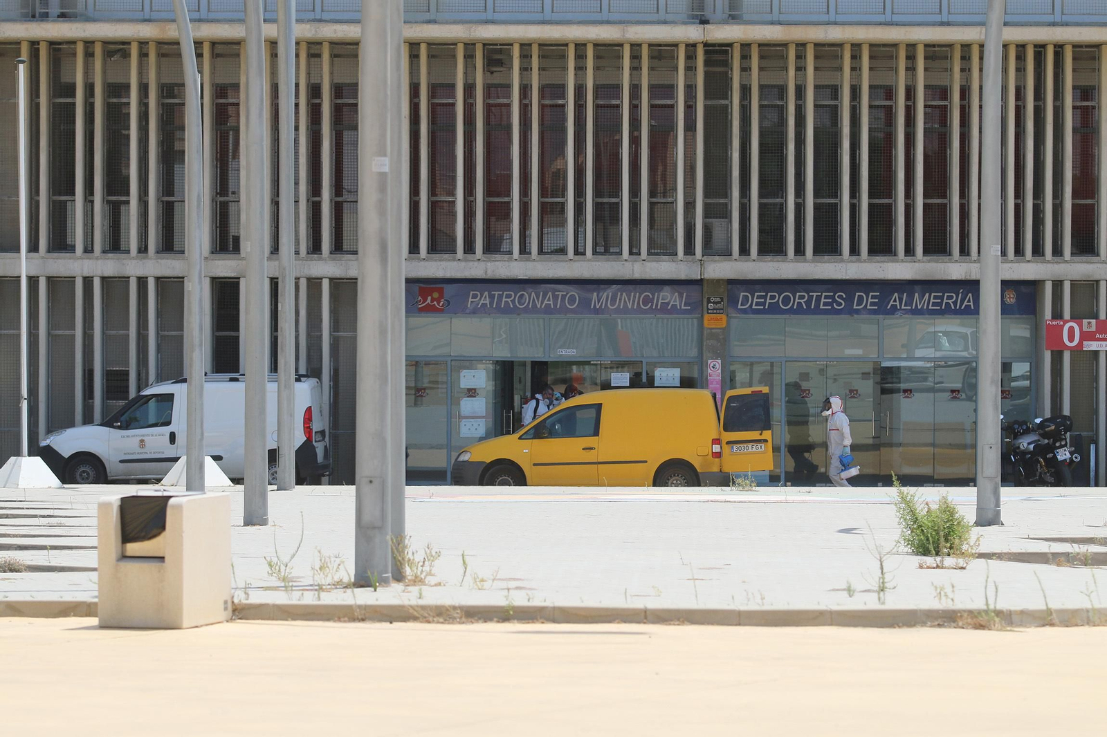 Las imágenes de la desinfección del Estadio del Mediterráneo
