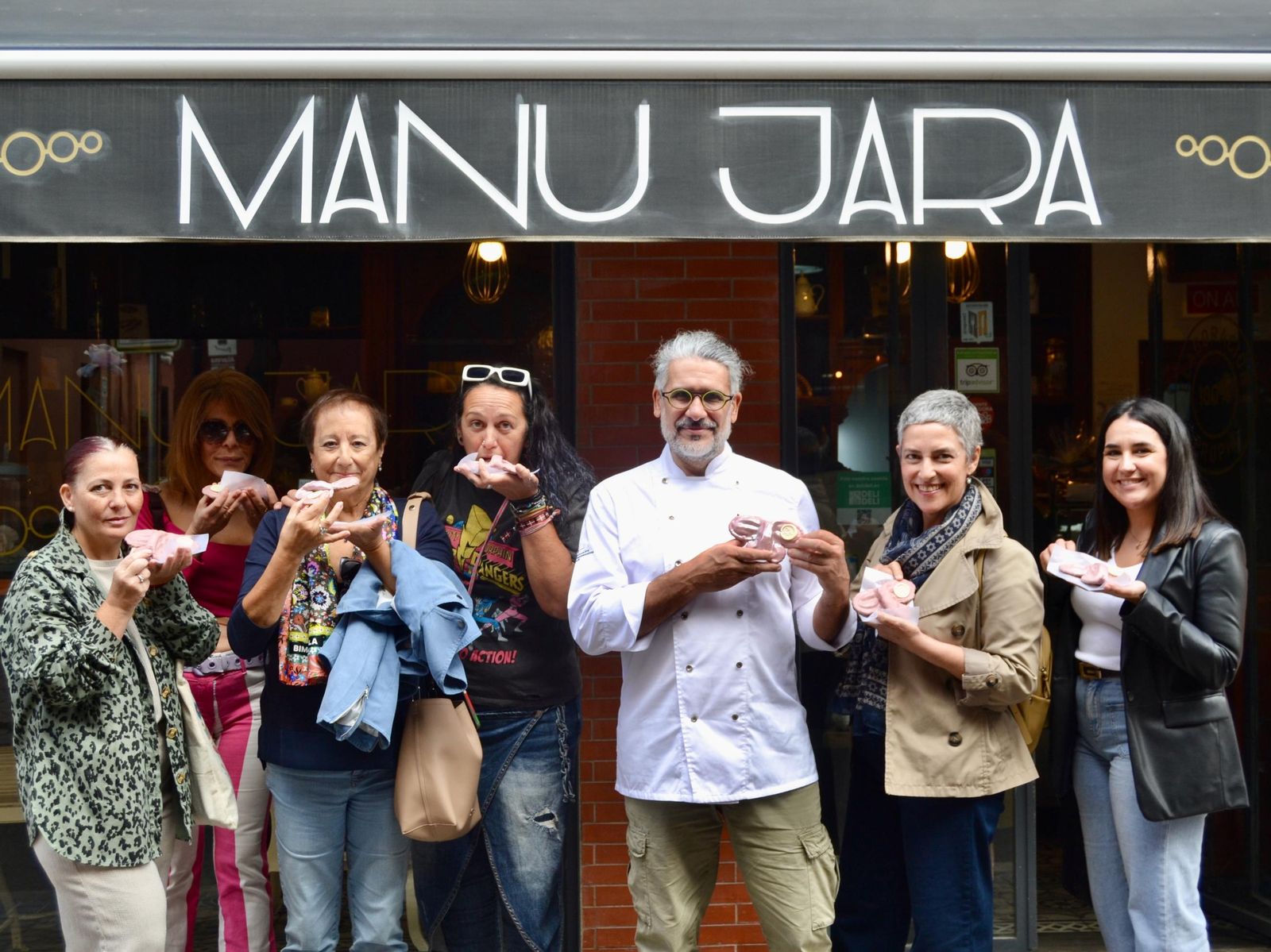 Manu Jara y Pulseras Rosas