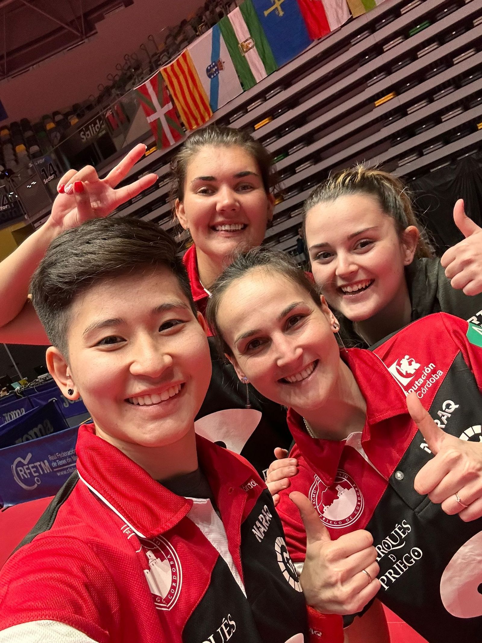 Las jugadoras del Museo de la Almendran celebran su pase a la final.
