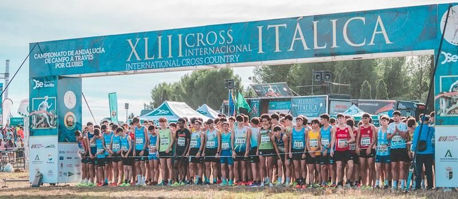 Una imagen de la salida de la carrera sub 18.