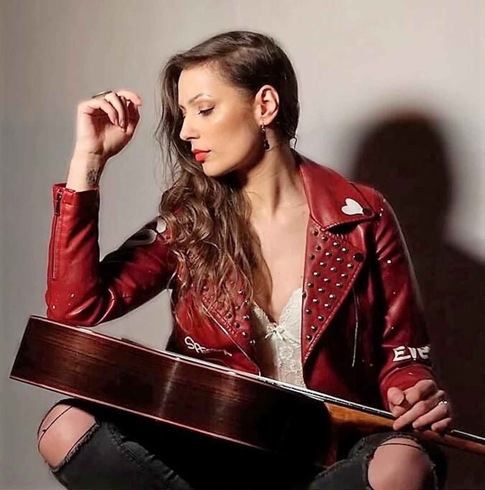 Mercedes Luján, una guitarrista nacida en Lorca, que prepara ya su primer trabajo discográfico.