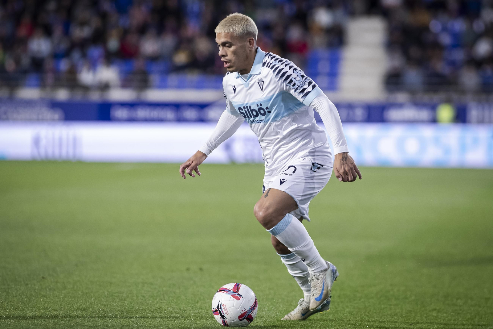 Las imágenes del partido entre el Huesca y el Cádiz C.F