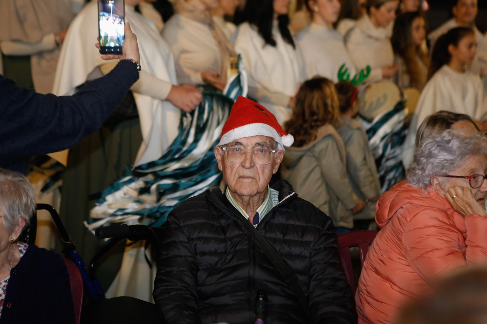 Las fotos del paseo en taxi al alumbrado de Navidad de Algeciras para los mayores