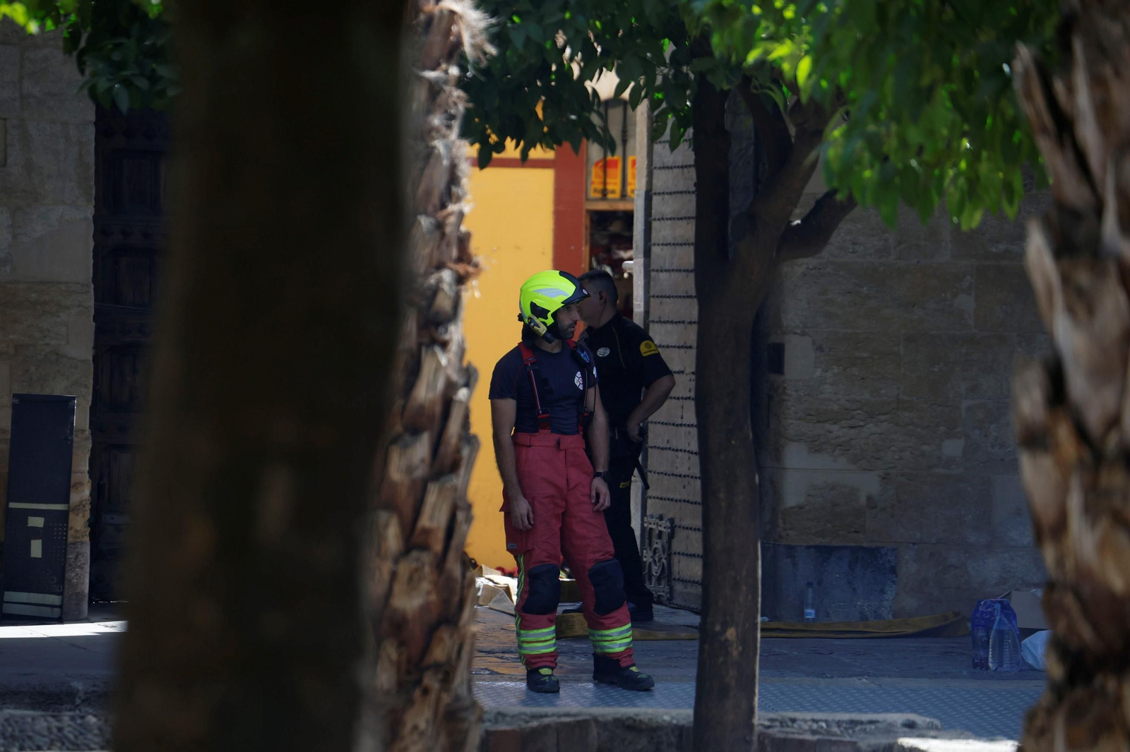 El día después del incendio en la Mezquita-Catedral de Córdoba, en imágenes