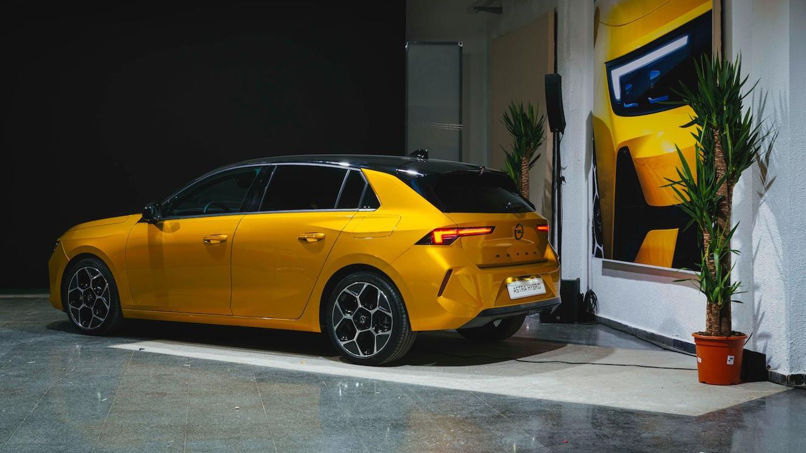 Los híbridos llegarán en unos meses con dos versiones y desde 31.200 euros.