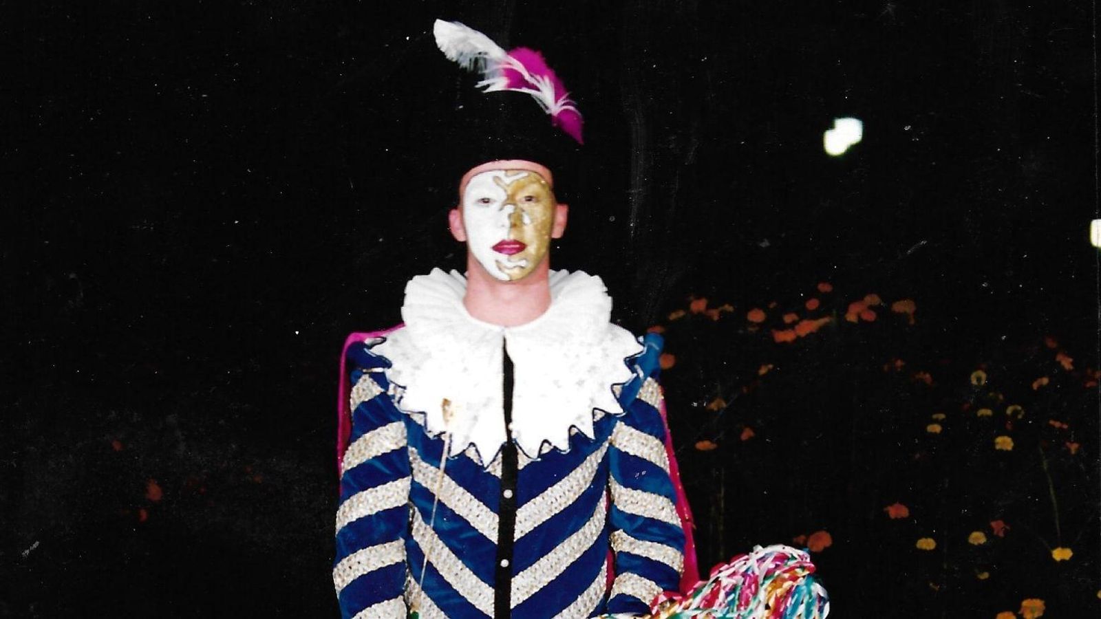 Comparsa 'Tras la máscara' (1989).