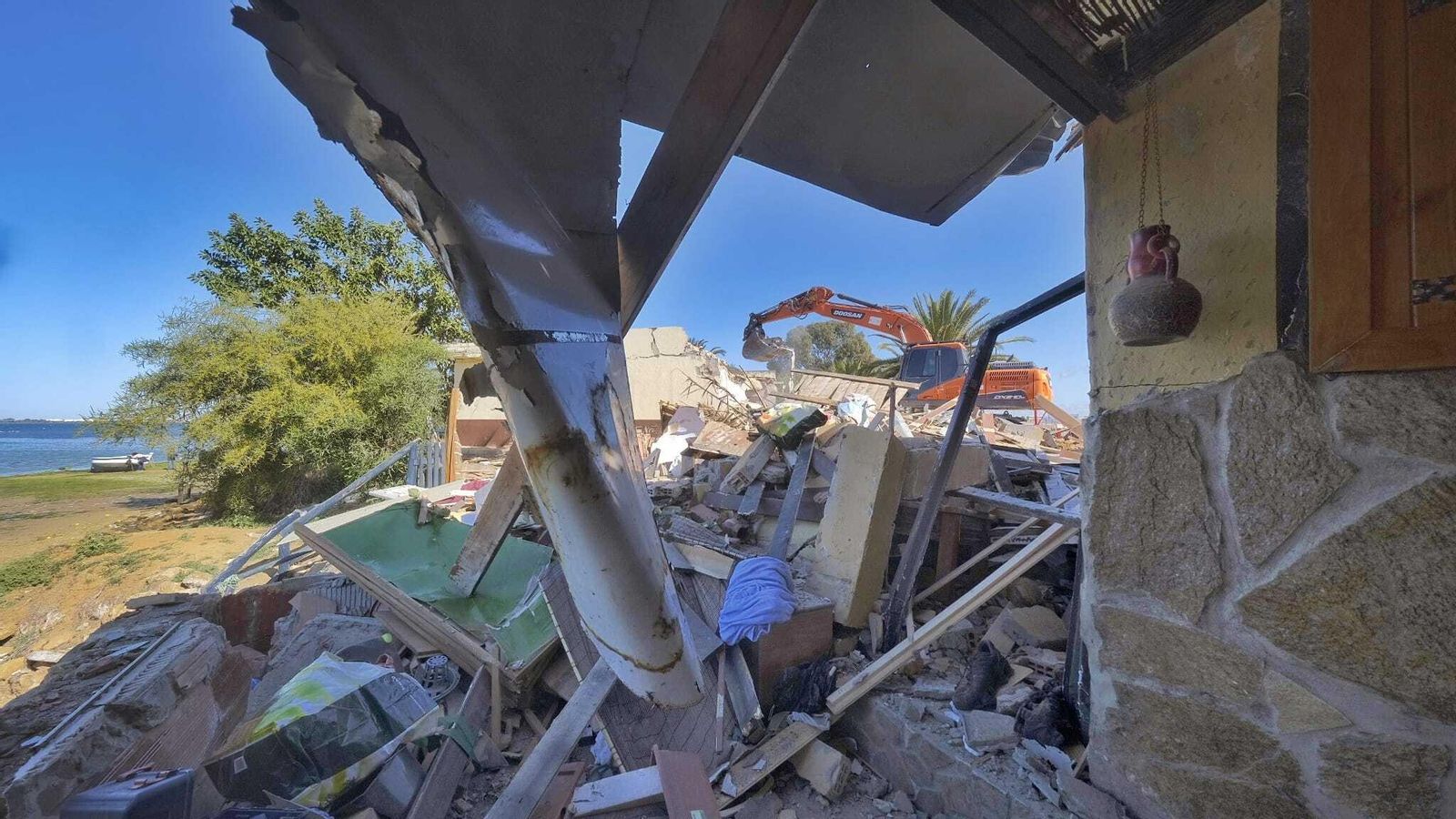 Derribos en La Casería, esta mañana.