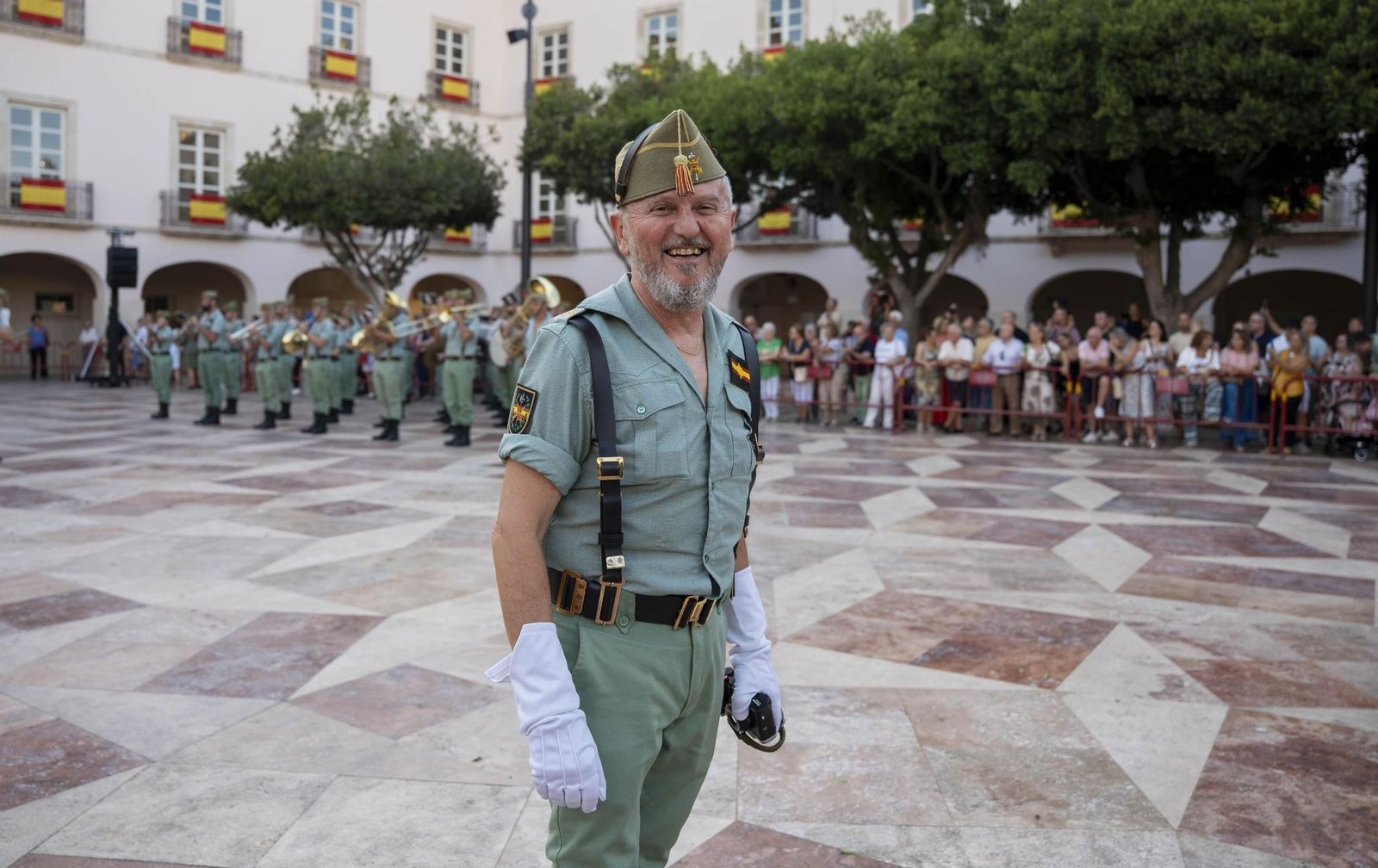 El Escudo de Oro de la ciudad de Almería a la Legión, en imágenes