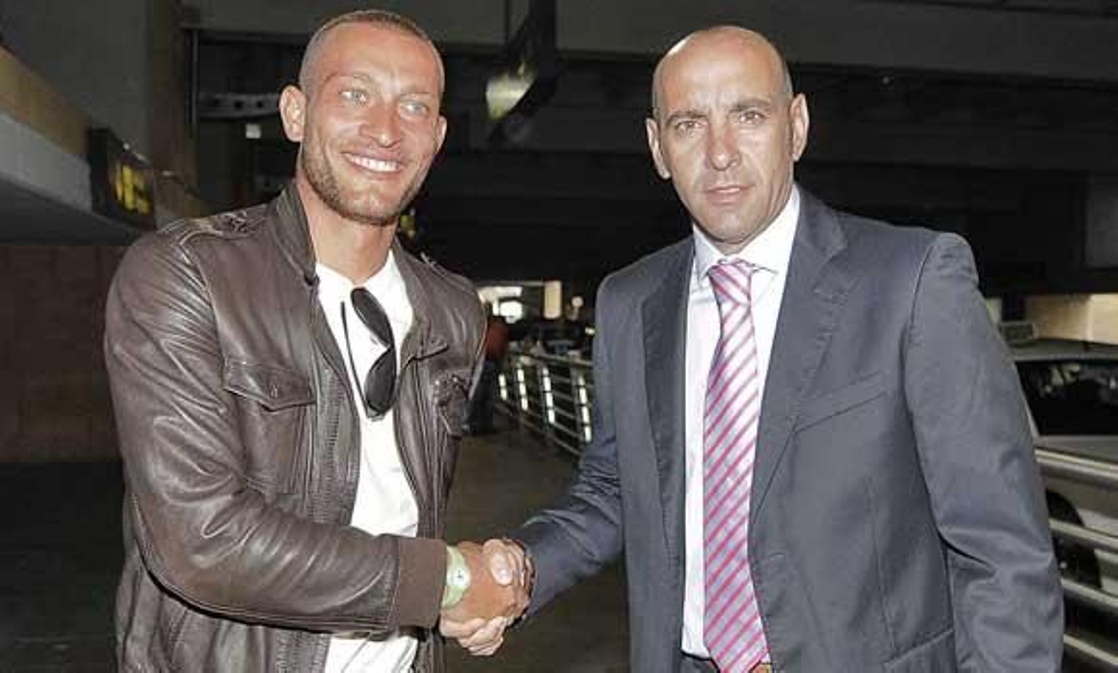 Monchi insiste en el descarte de Borja Valero por diferencias económicas