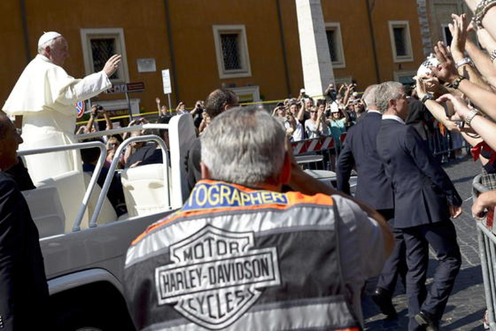 El Papa bendice a cientos de moteros de Harley Davidson