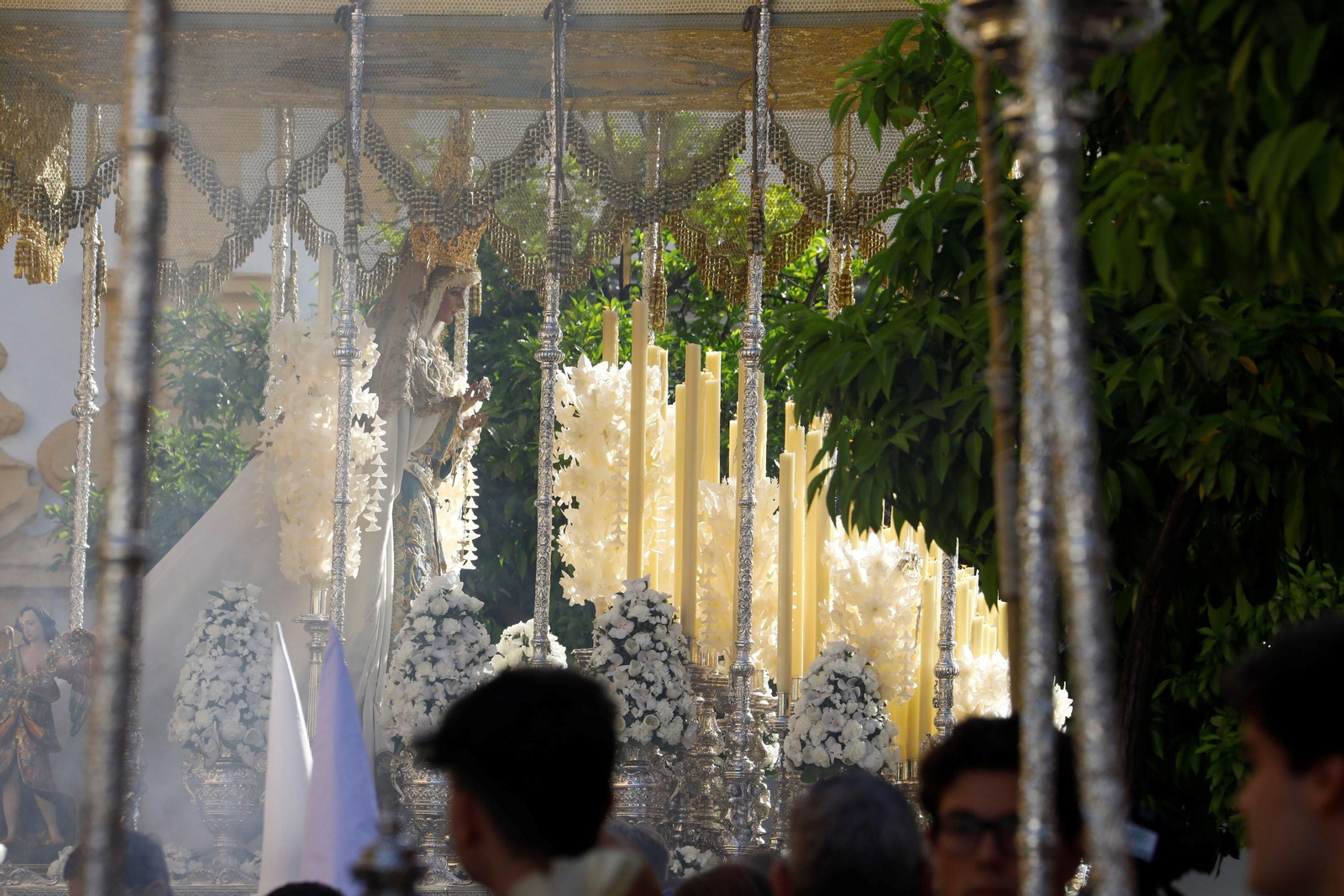 Domingo de Resurrección en Córdoba: la procesión de la hermandad del Resucitado, en imágenes