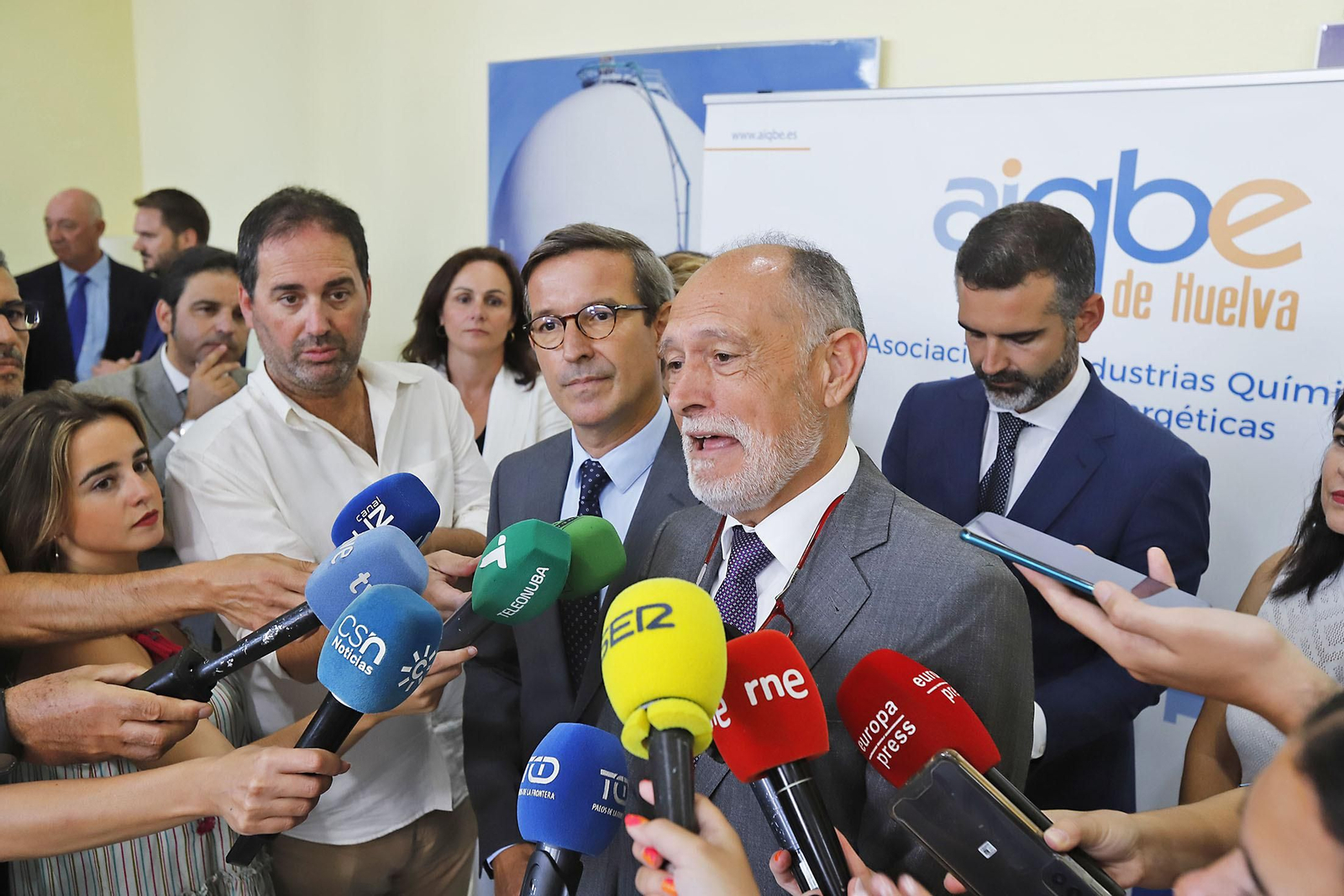 Imágenes de la Presentación de la memoria anual de la Asociación de Industrias Químicas, Básicas y Energéticas de Huelva (Aiqbe)