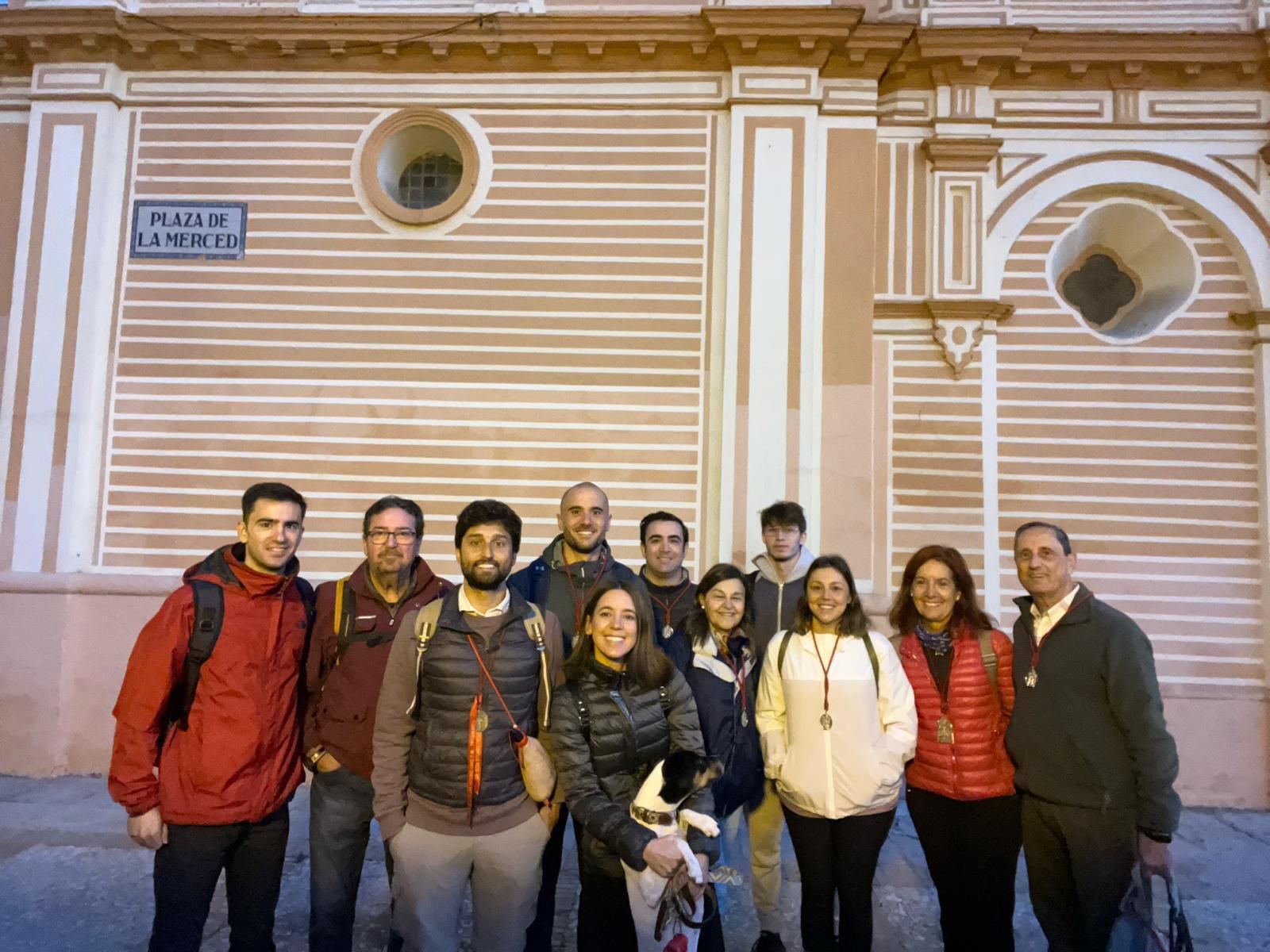 Manu Antero y su perro Fandango crean la tradición de peregrinar desde Huelva hasta Trigueros por San Antonio Abad