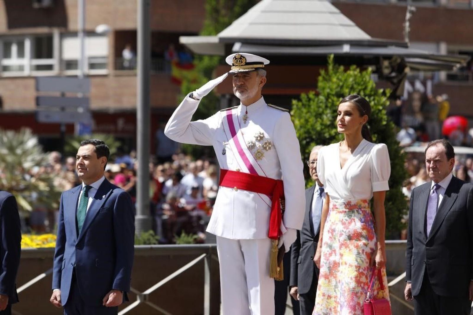 Las mejores imágenes del desfile del Día de las Fuerzas Armadas en Granada