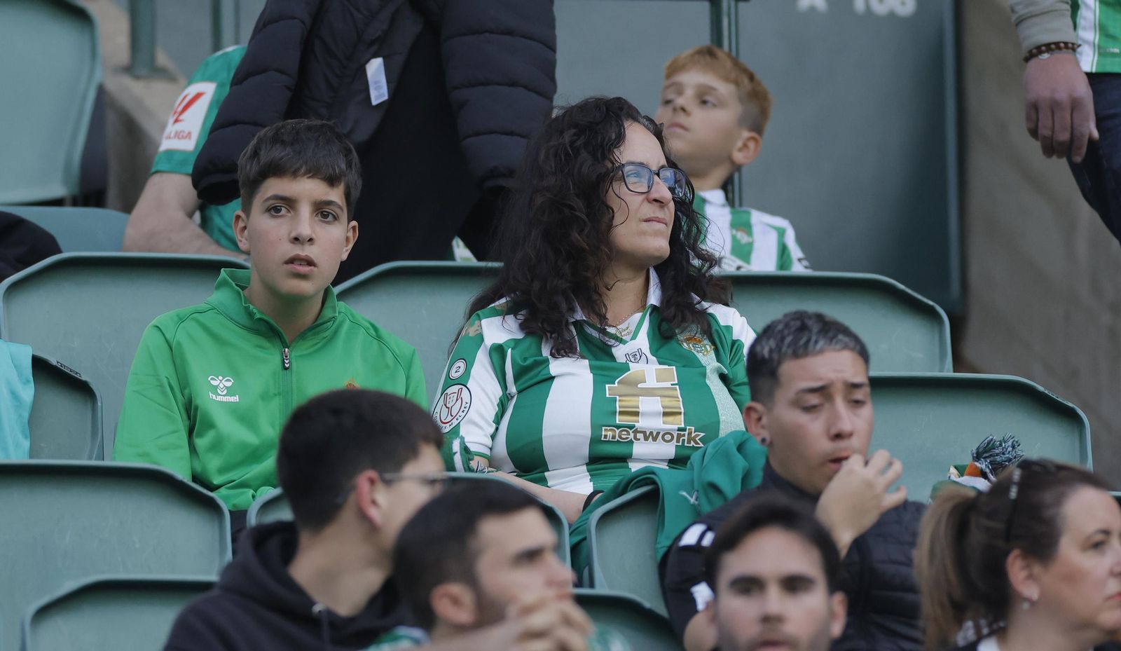 Búscate en las fotos del Betis - Gent