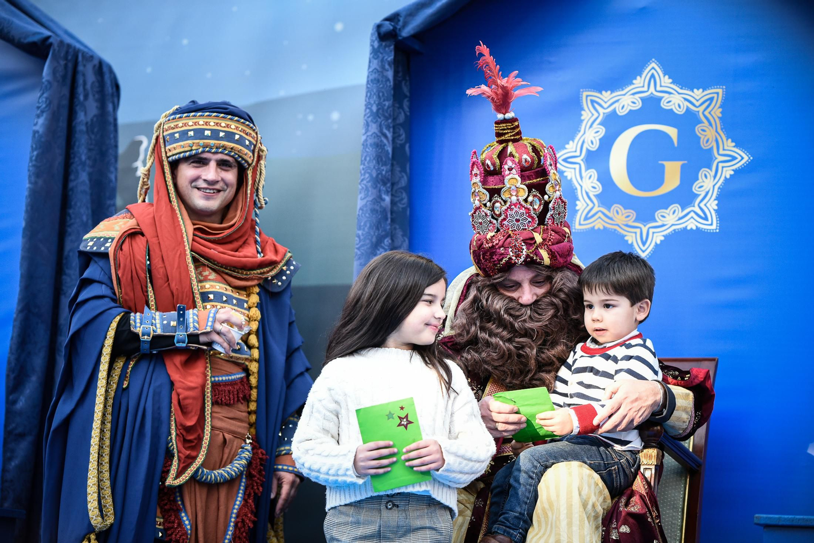 Imágenes de la entrega de cartas a SSMM Los Reyes Magos en el Ayuntamiento