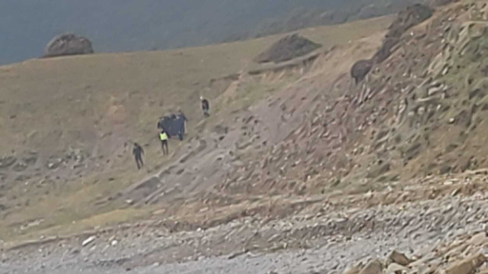 El levantamiento del cadáver, en Cala Arenas.