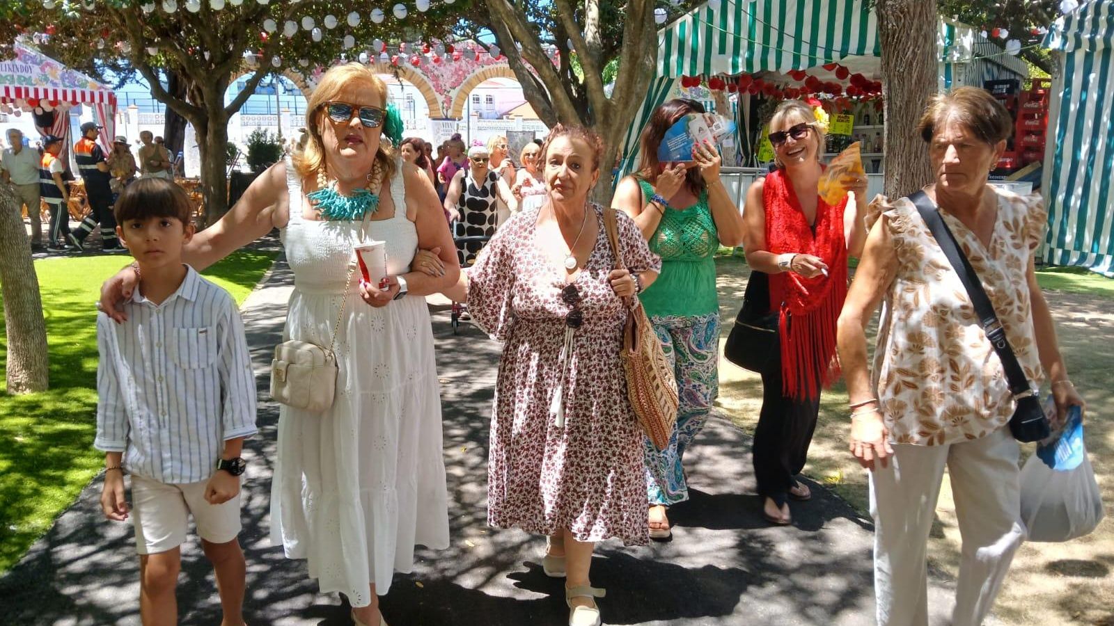 Búscate en las imágenes del Día de la Mujer de la Feria de San Fernando 2024