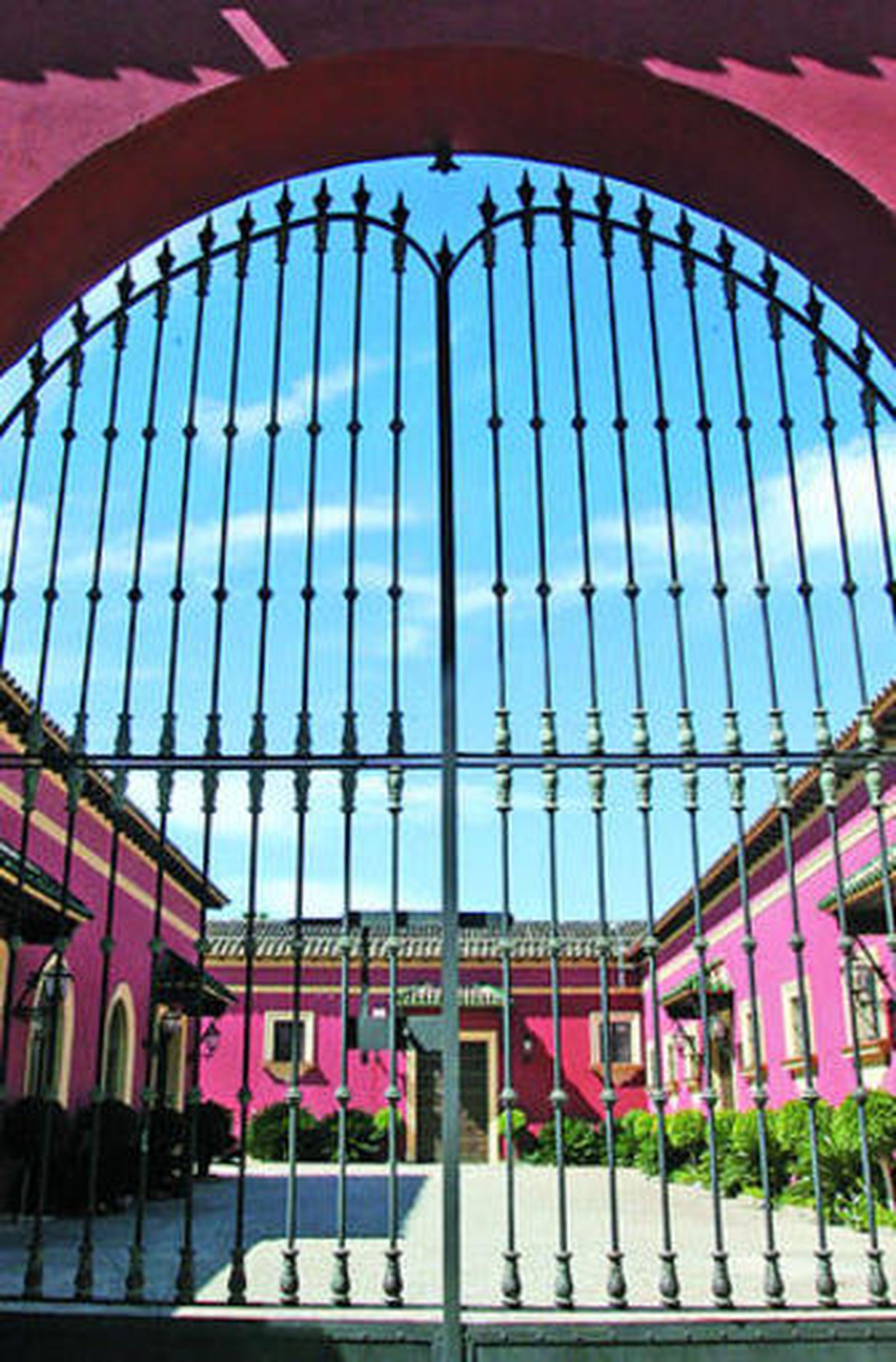 Bodegas Valdivia, otra de las firmas de Nueva Rumasa en el Marco.