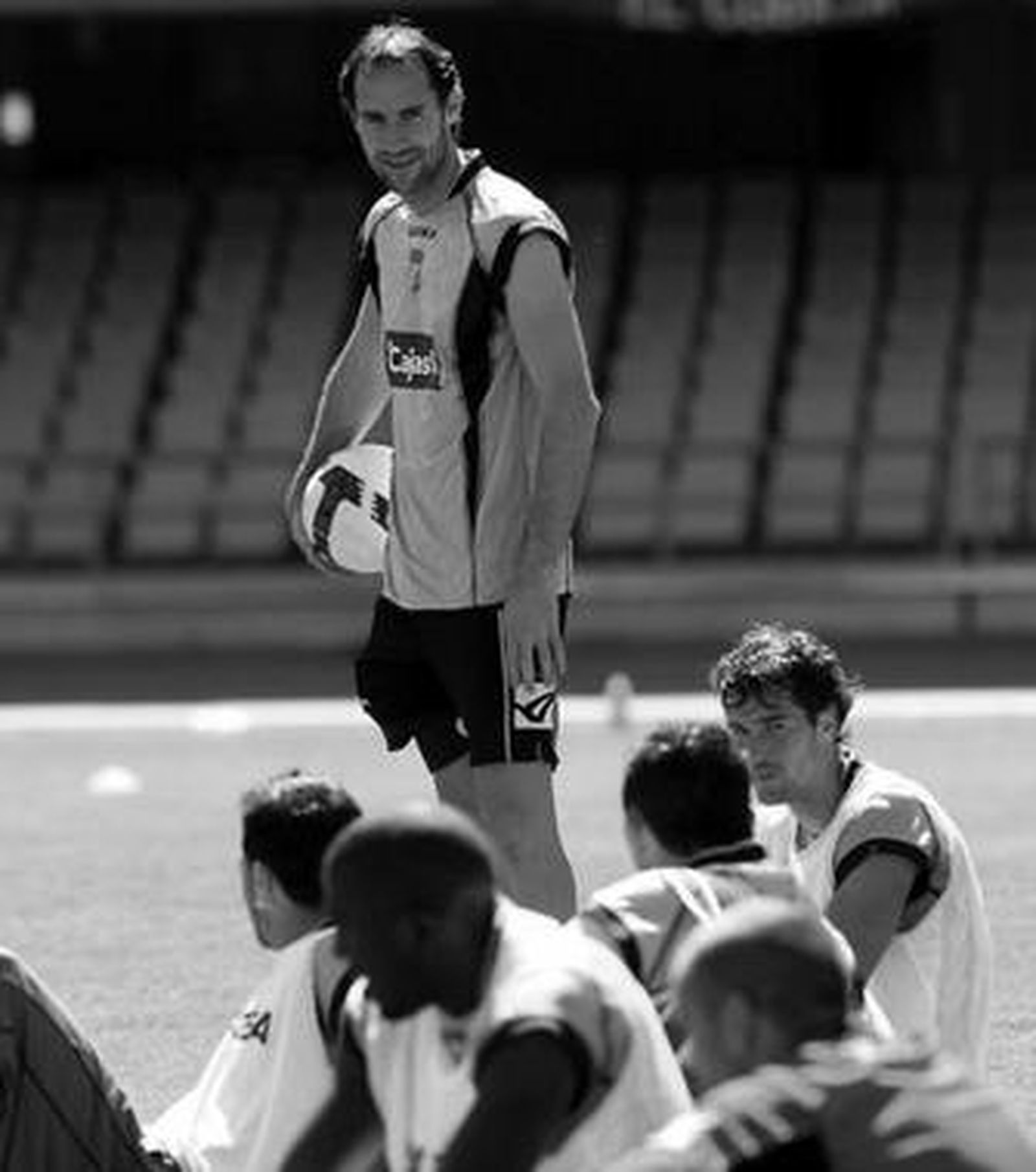 Vicente Moreno, durante el entrenamiento de ayer en Chapín.