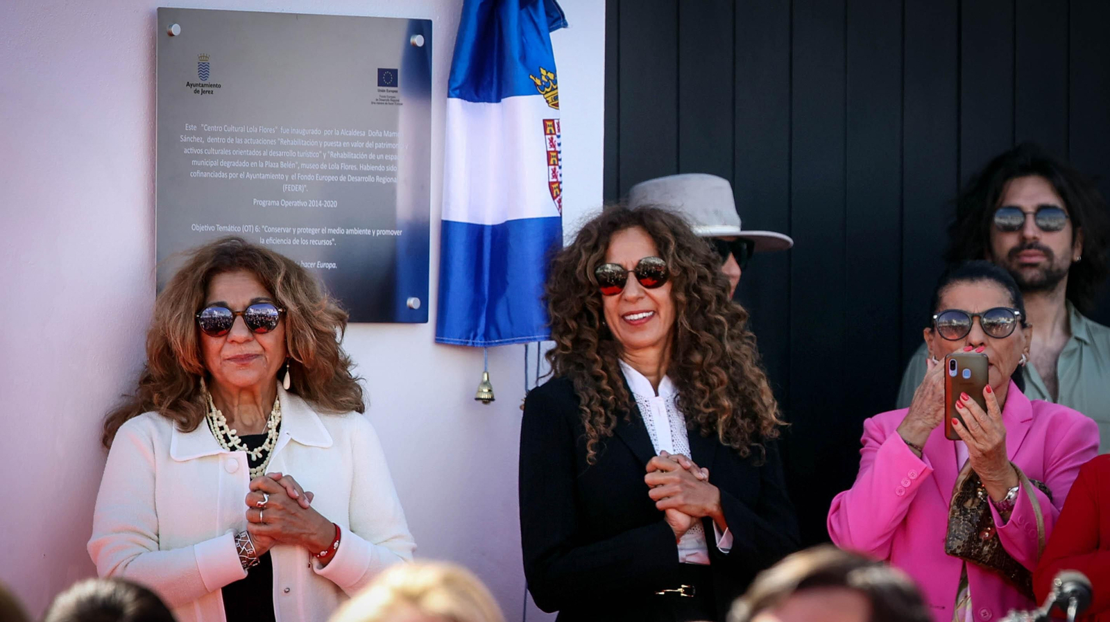 Toda la familia de Lola Flores y muchos famosos en Jerez en la inauguración de su Centro Cultural Toda la familia de Lola Flores y muchos famosos en Jerez en la inauguración de su Centro Cultural