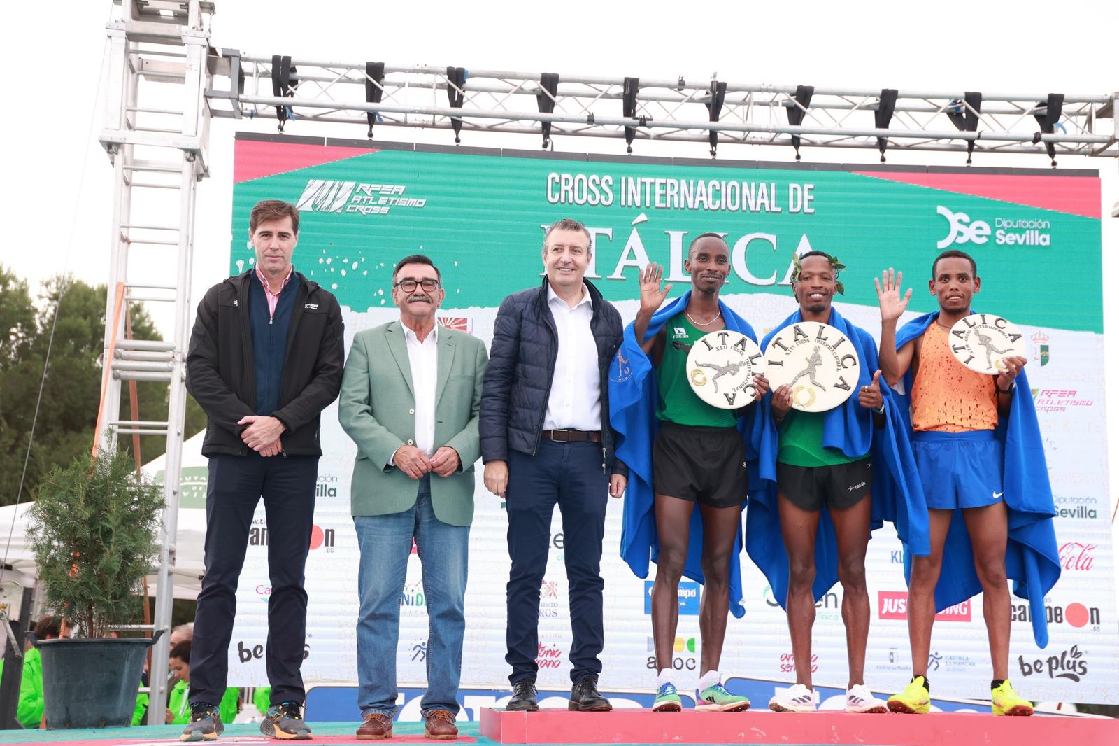 Javier Fernández tras la entrega de premios del Cross Internacional.