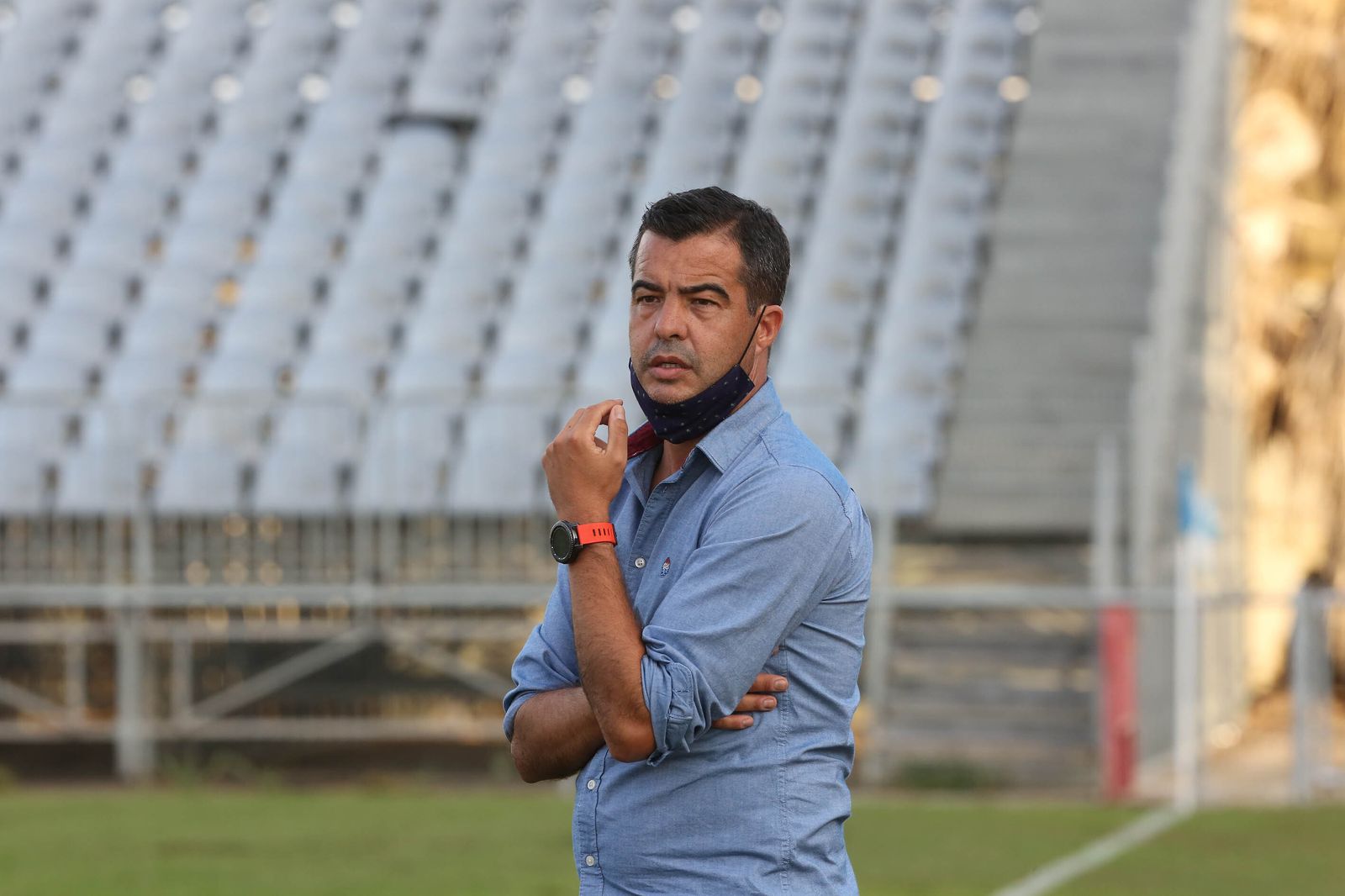 José Herrera, técnico del Xerez DFC, en un momento del partido contra el Jerez Industrial en La Juventud.