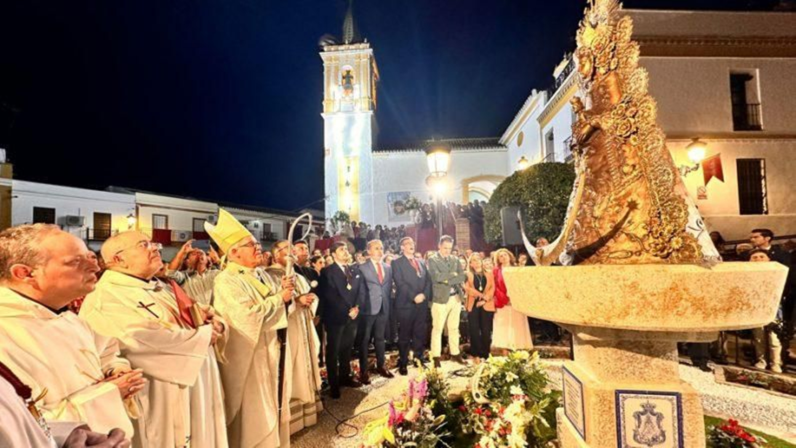 Monumento a la Virgen del Rocío de Carrión de los Céspedes.
