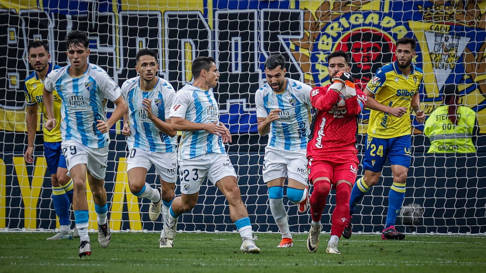 Búscate entre las imágenes del partido de futbol Cádiz CF - Málaga CF