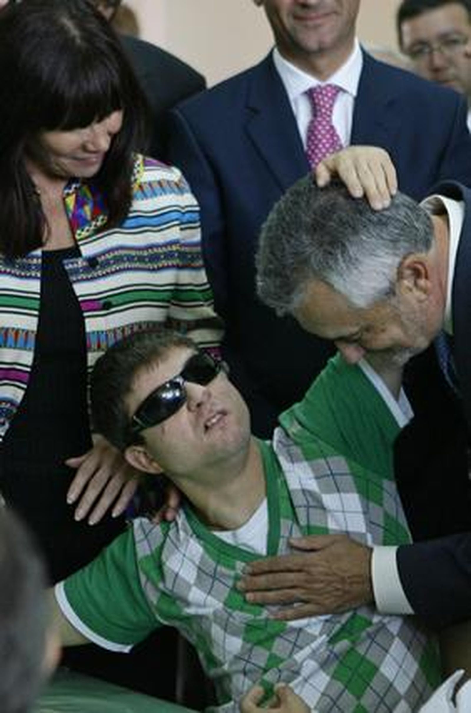 La Reina Doña Sofía inaugura el primer centro de atención a personas sordociegas.

Foto: Antonio Pizarro