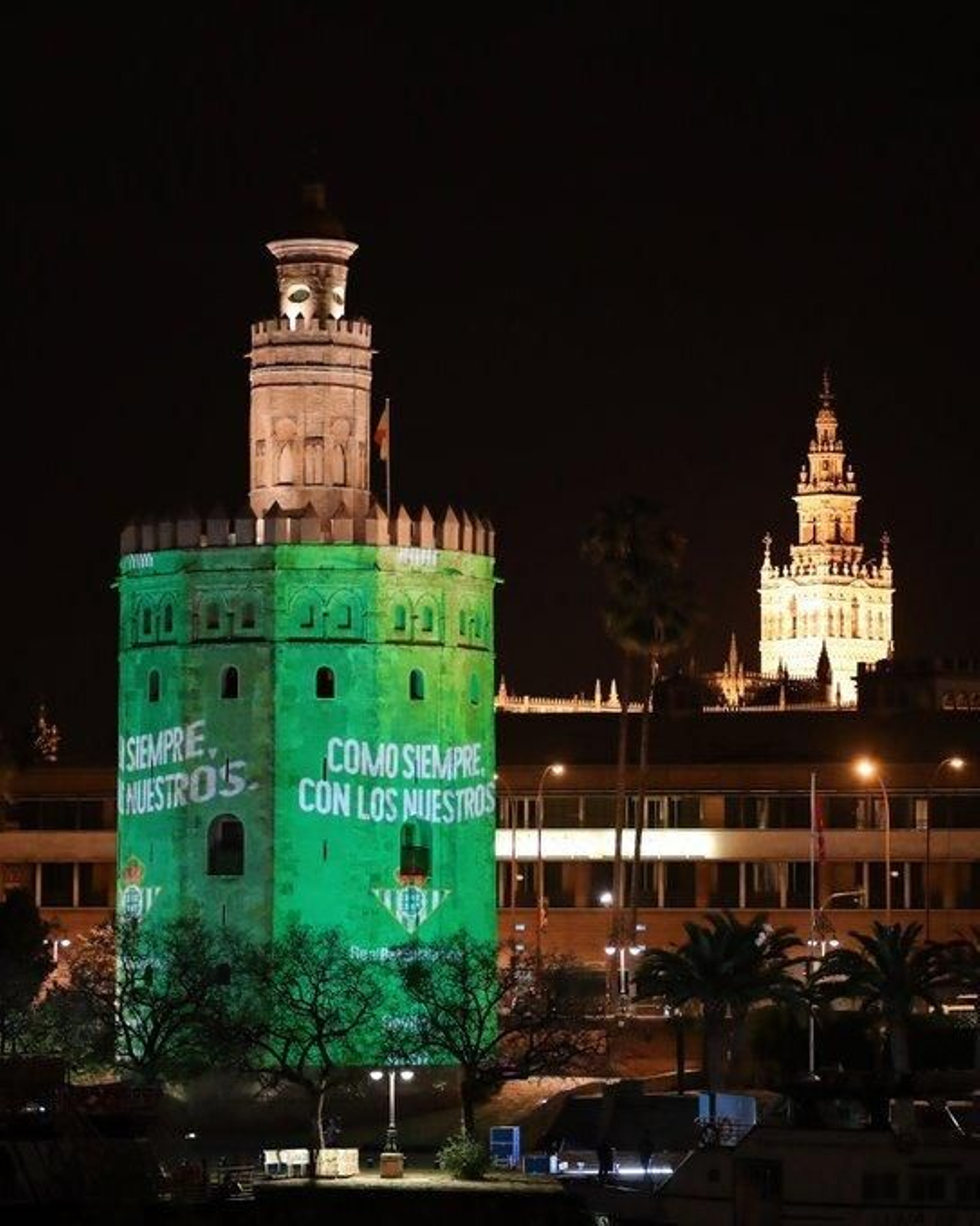 La Torre del Oro, de verde.